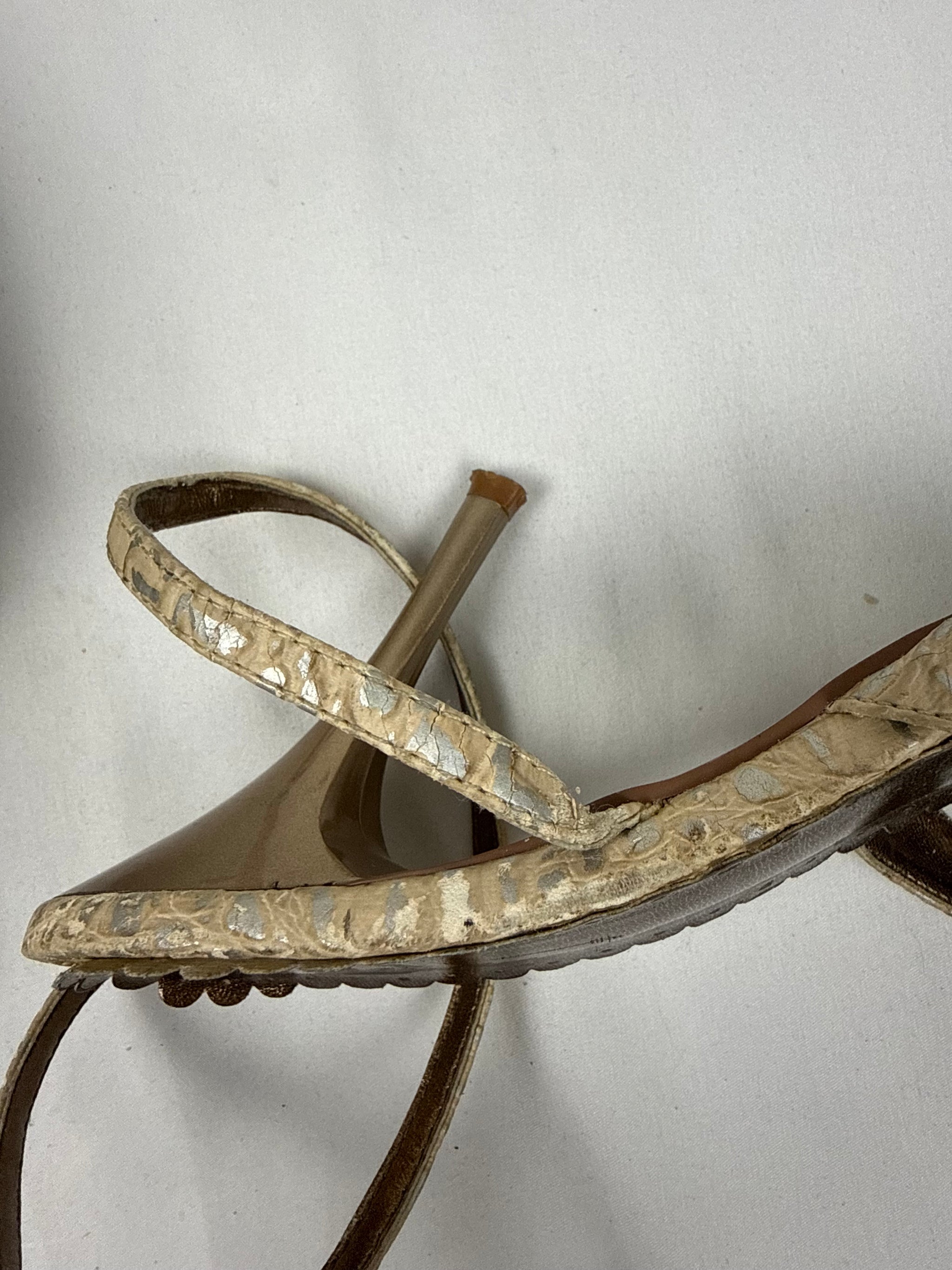 Beige flower appliquée heels (40)