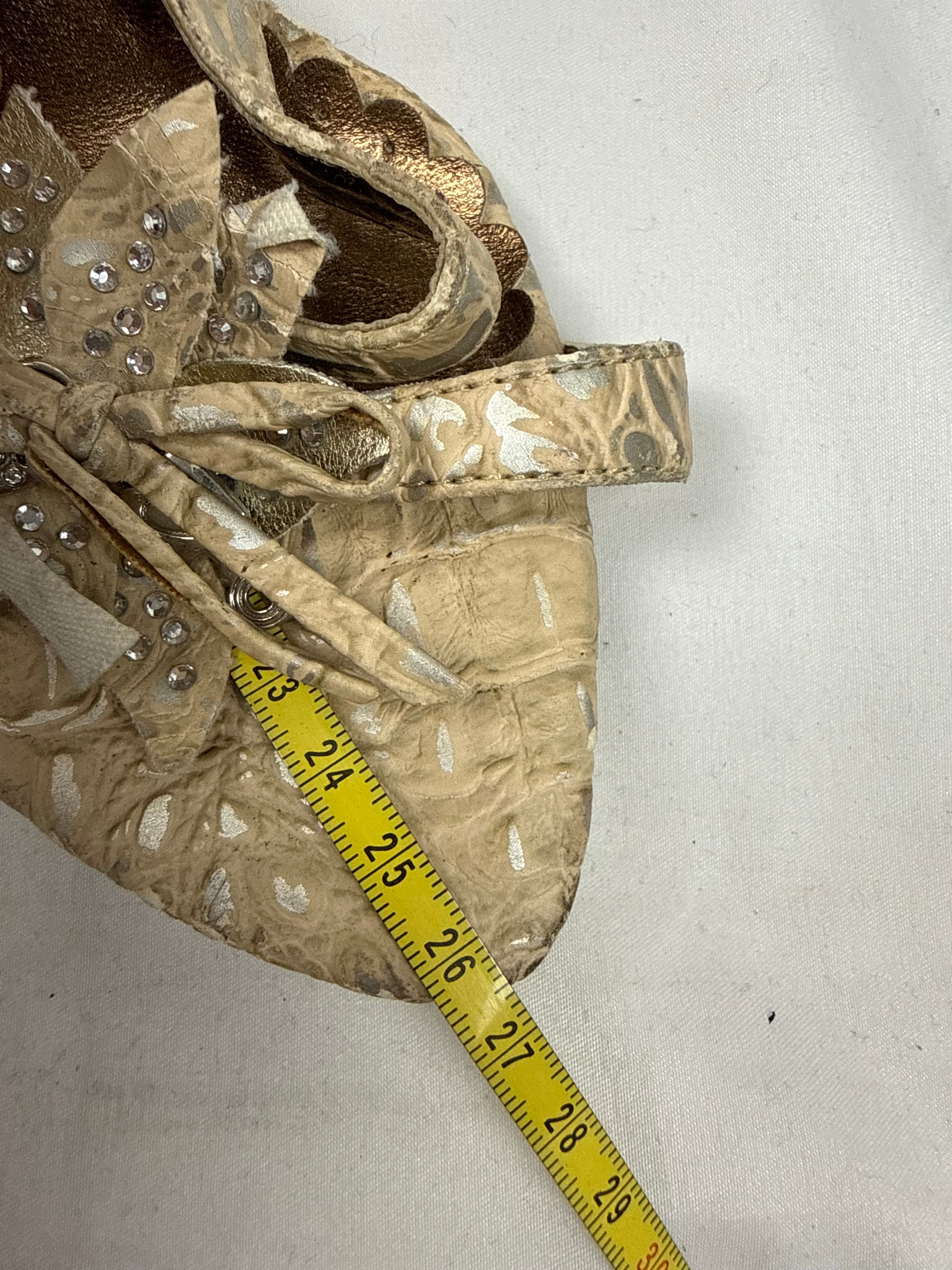 Beige flower appliquée heels (40)