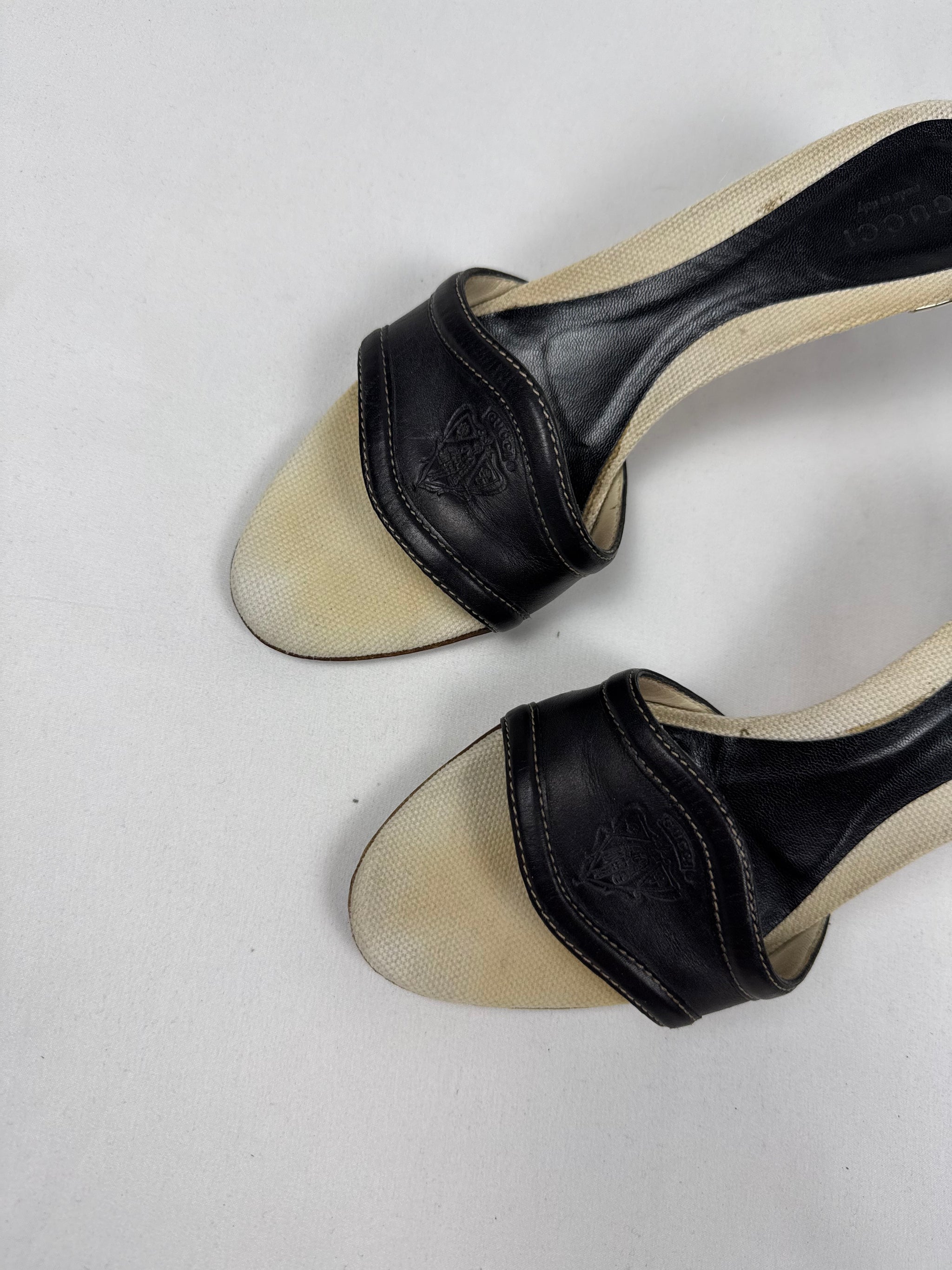 Beige real leather logo kitten heels mules (36)