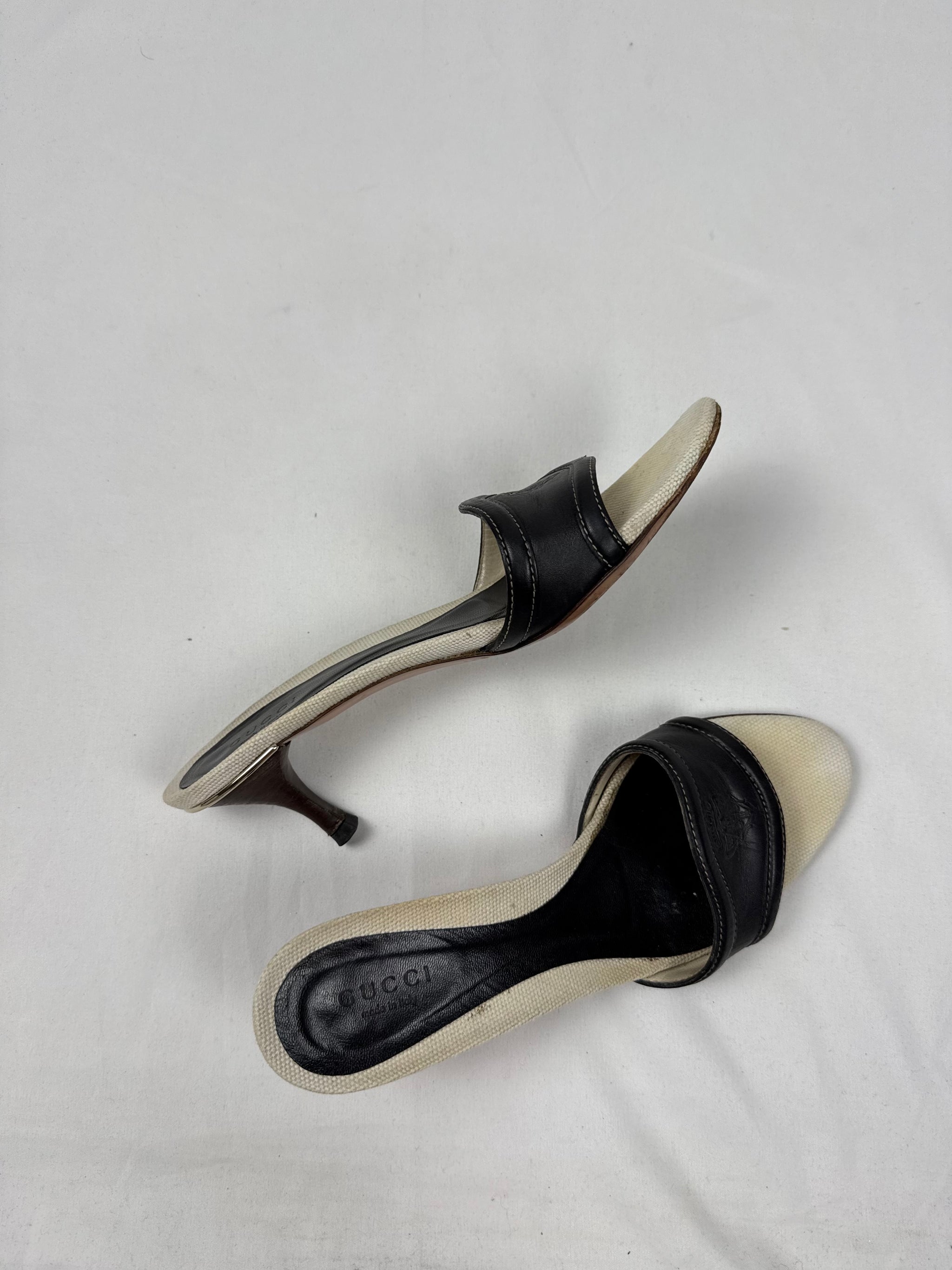 Beige real leather logo kitten heels mules (36)