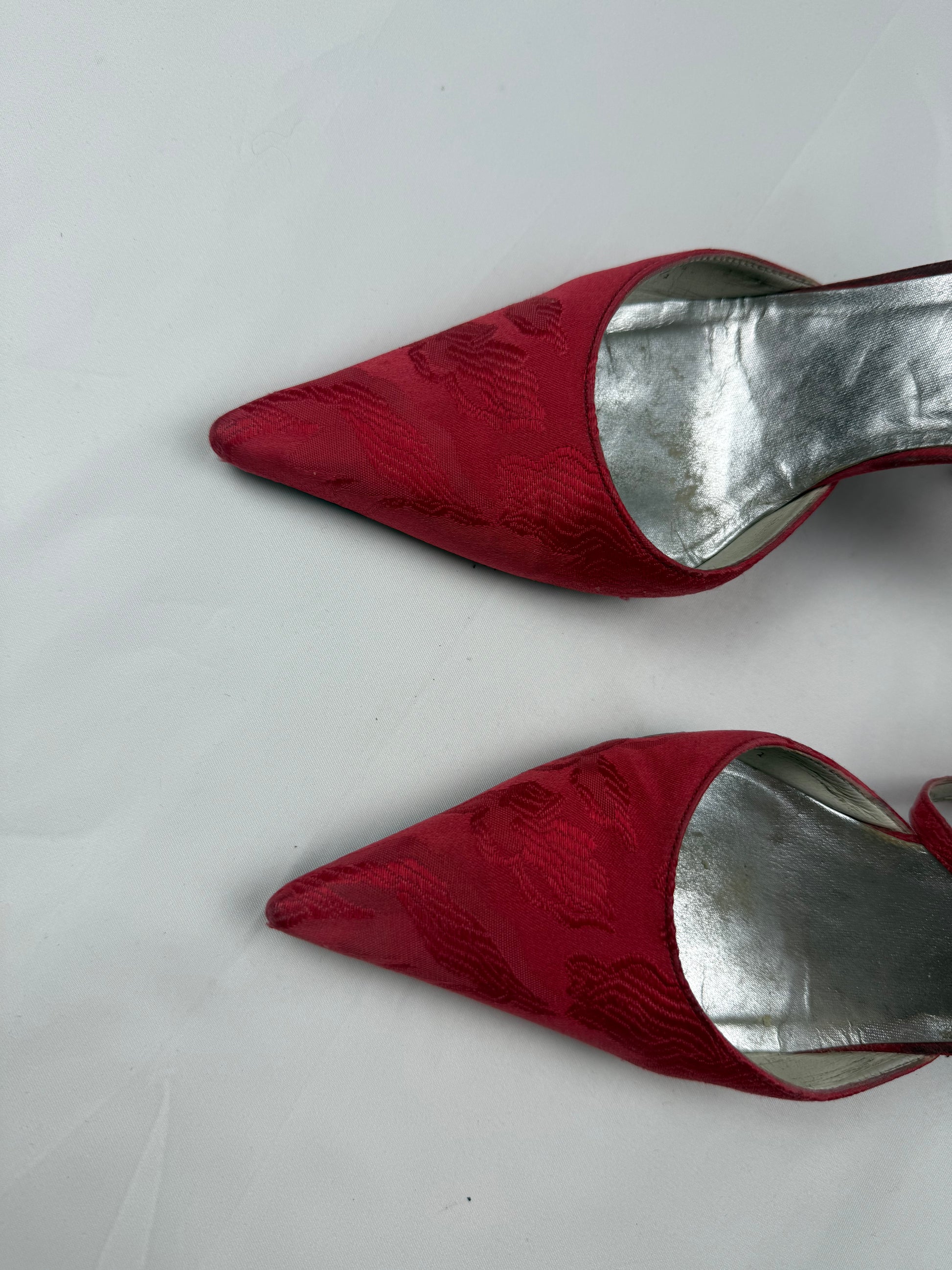 Red pointed toes kitten heels (35.5)