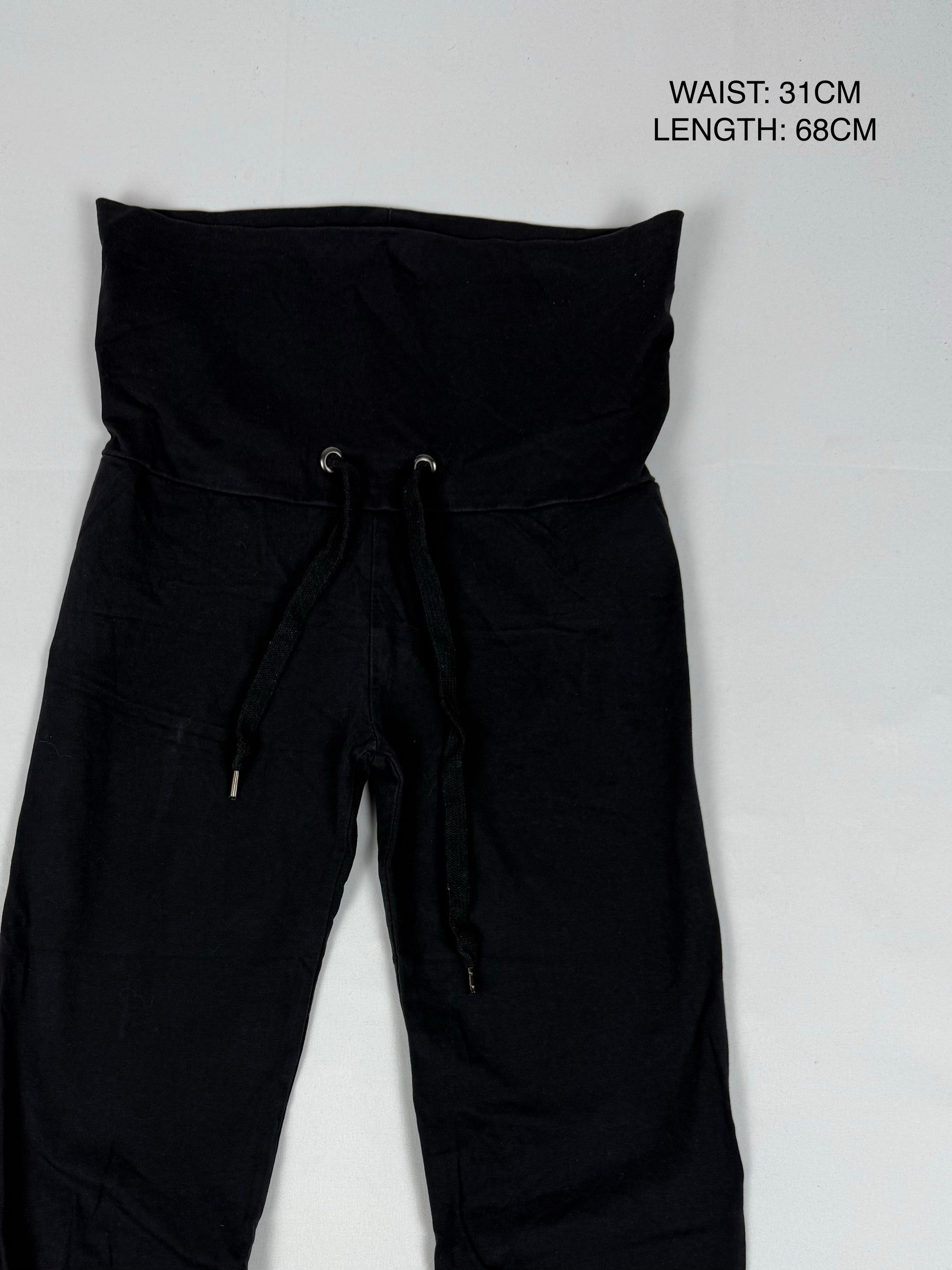 Black activewear low rise capri pants (XS)