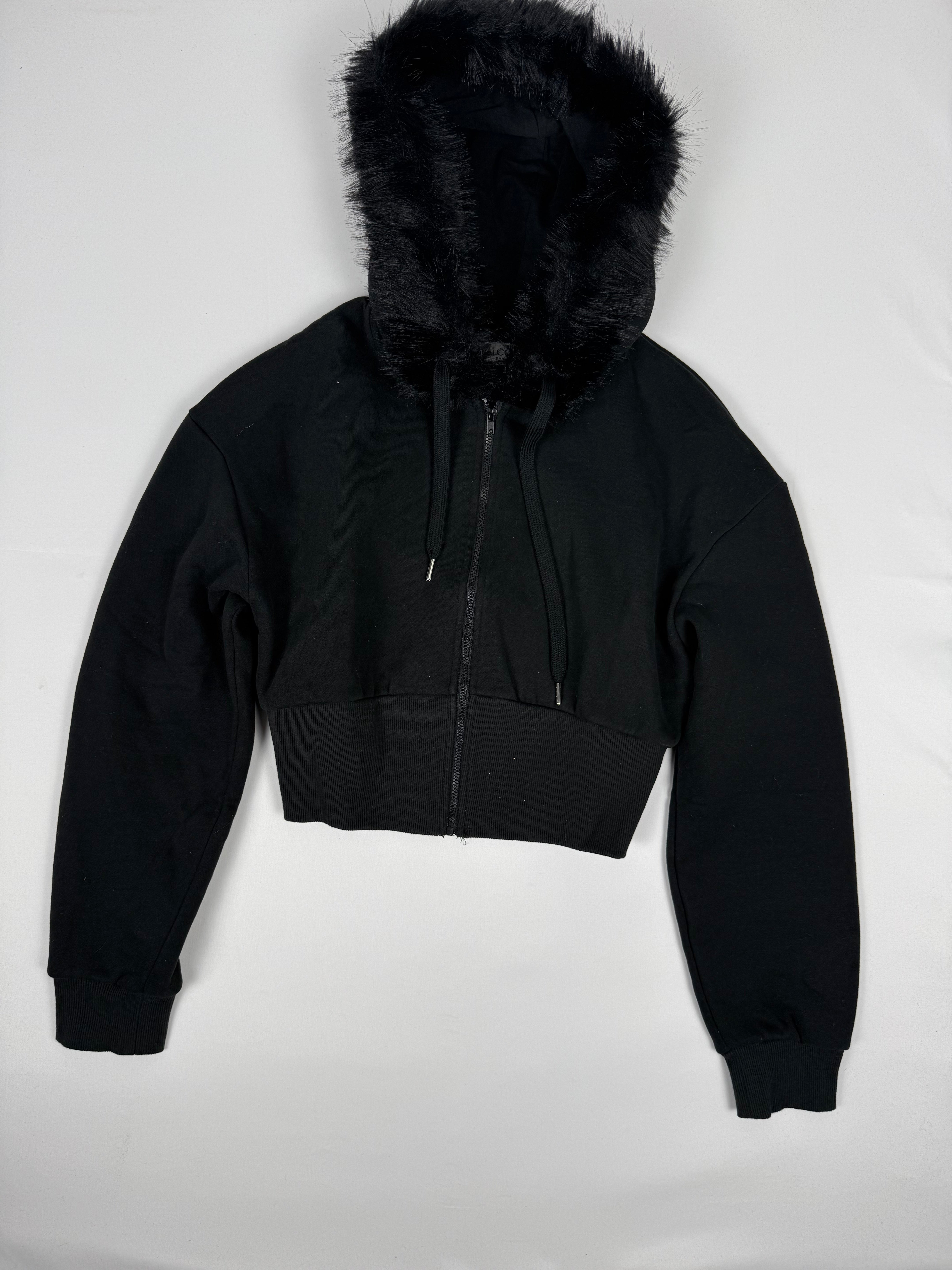 Black zip up crop faux fur hoodie (M)