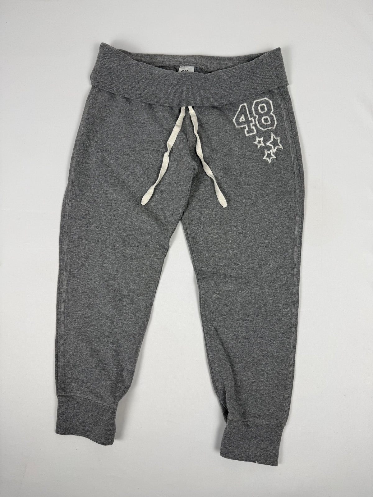 Grey ultra low rise capri pants (M)