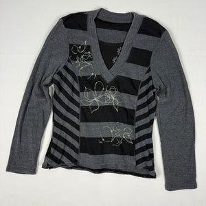 Grey V neck striped long sleeves top (S/M)