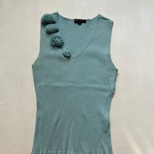 Blue ribbed flower appliqué knitted tank top (M)