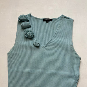 Blue ribbed flower appliqué knitted tank top (M)
