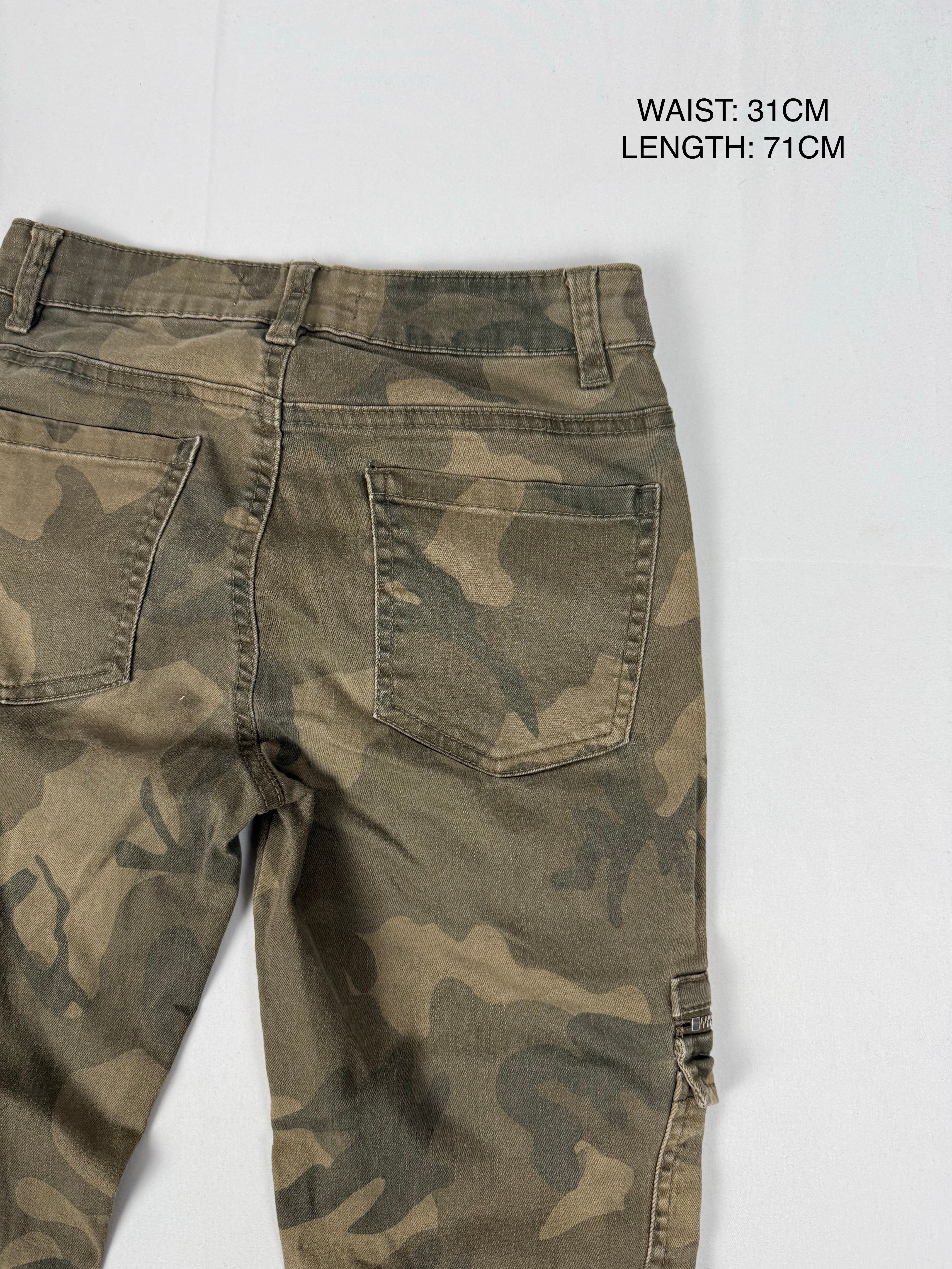 Khaki camo low rise capri pants (XS/S)