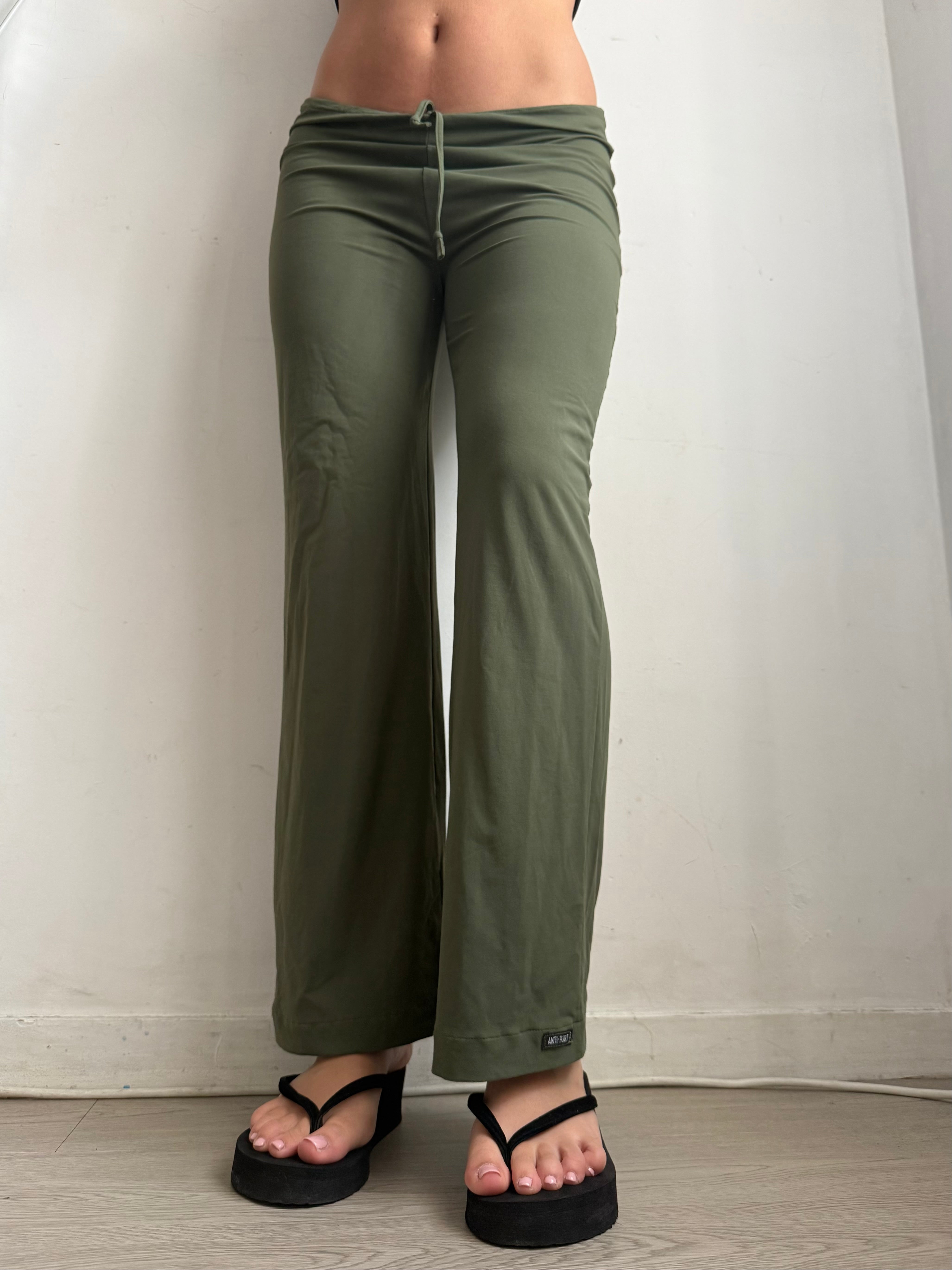 Khaki activewear flare pants (M)
