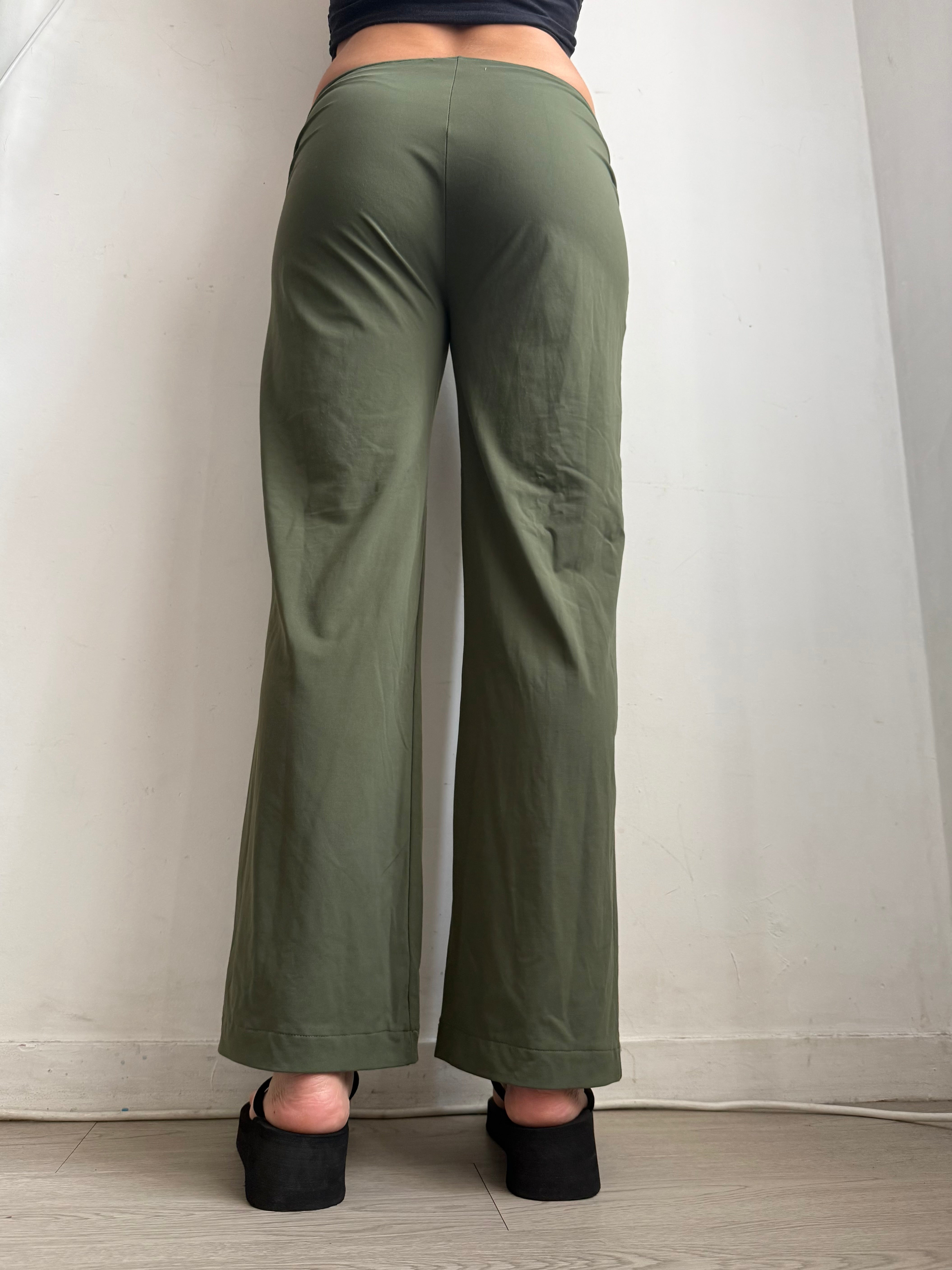 Khaki activewear flare pants (M)