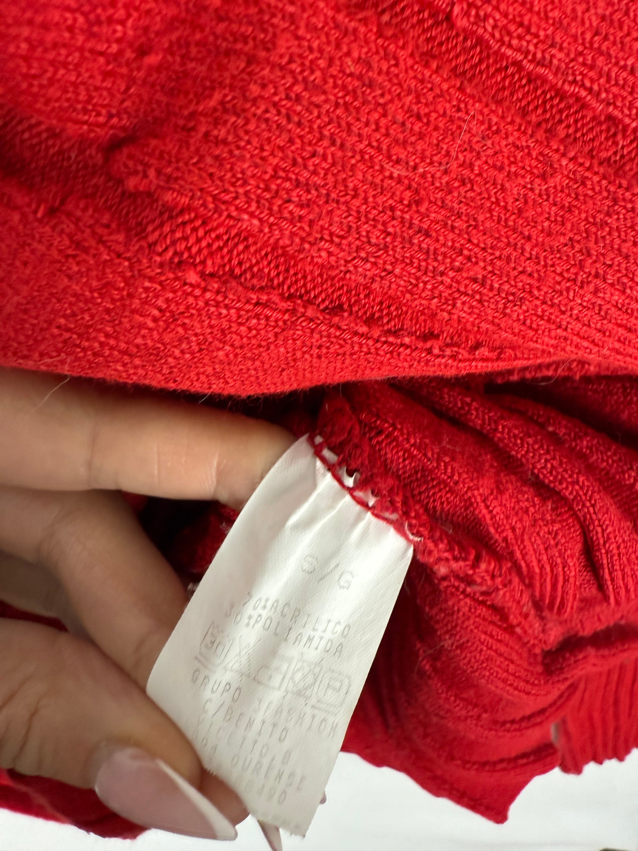 Red ribbed jumper with belt (L)