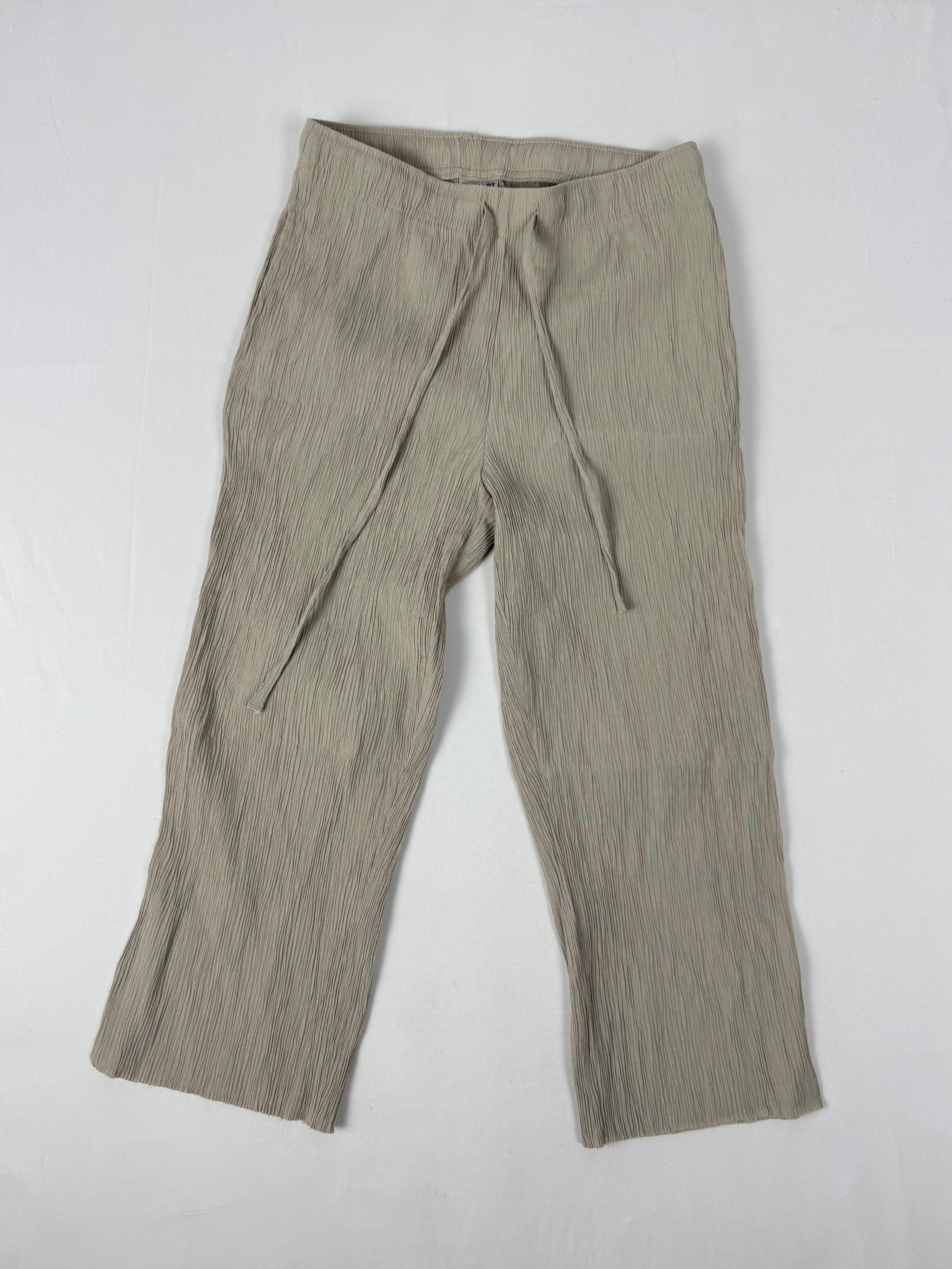 Beige low rise capri pants (M)