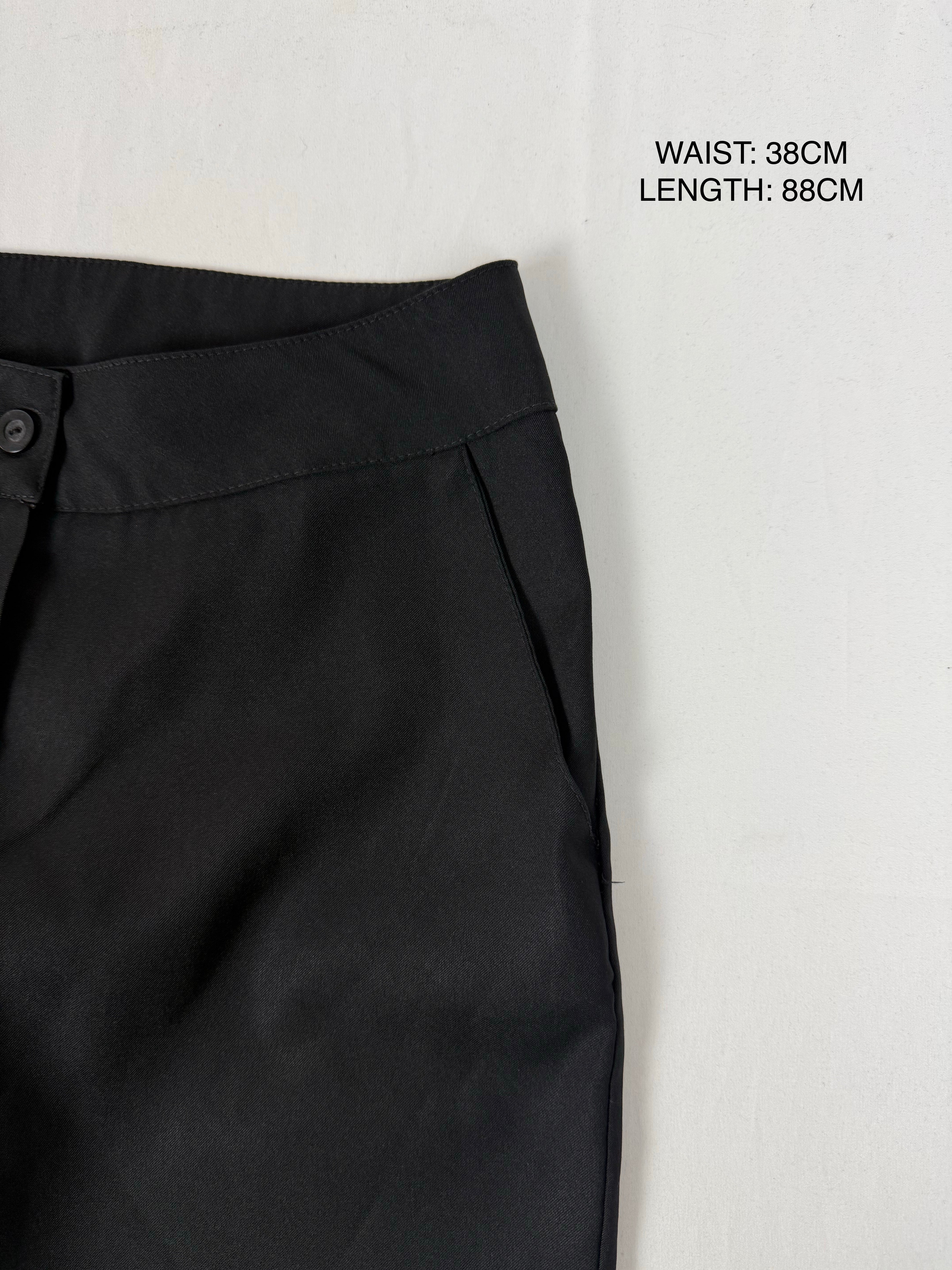 Black office low rise capri pants (M/L)