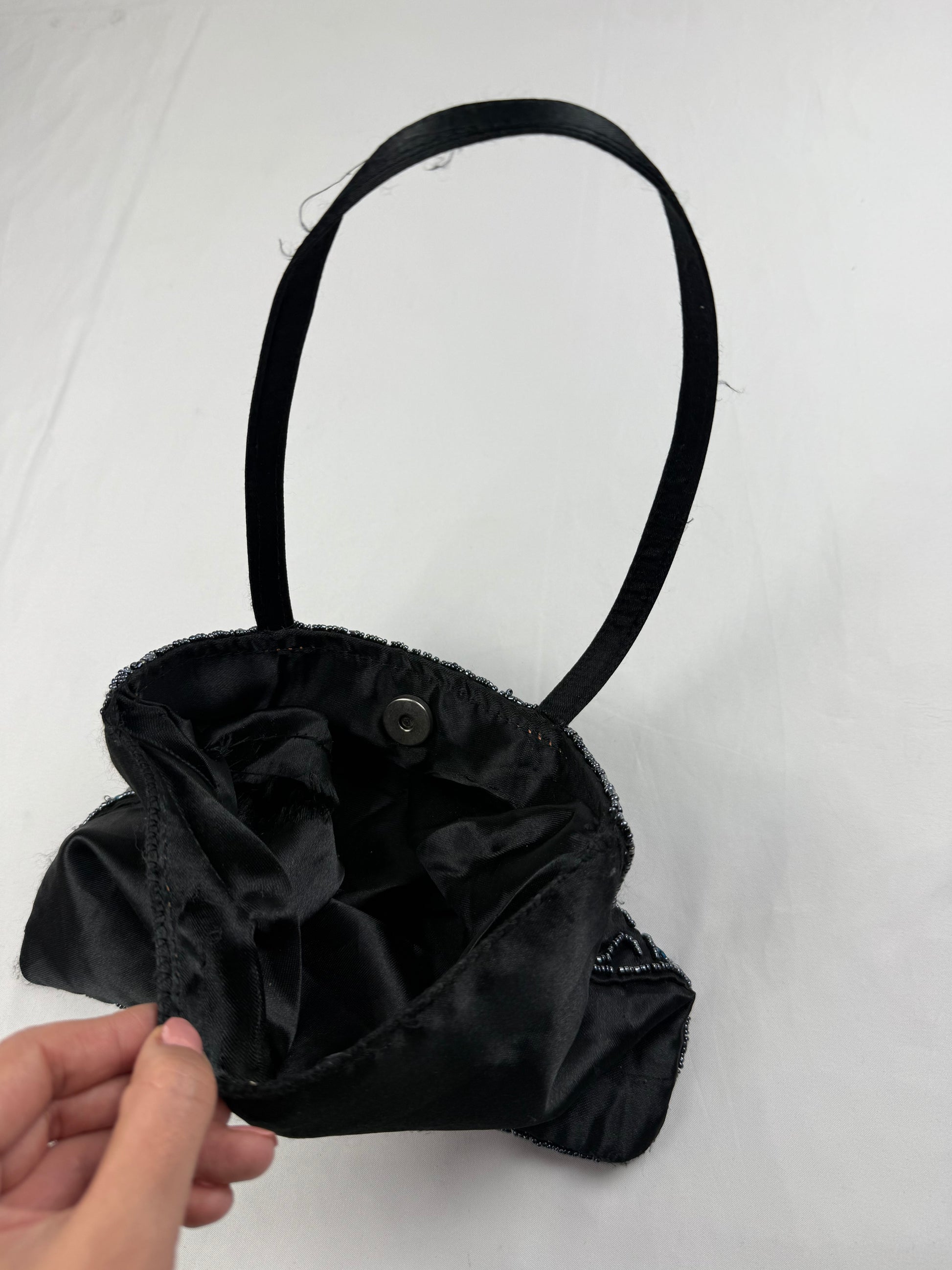 Black silky & sequins handbag (23x20cm)