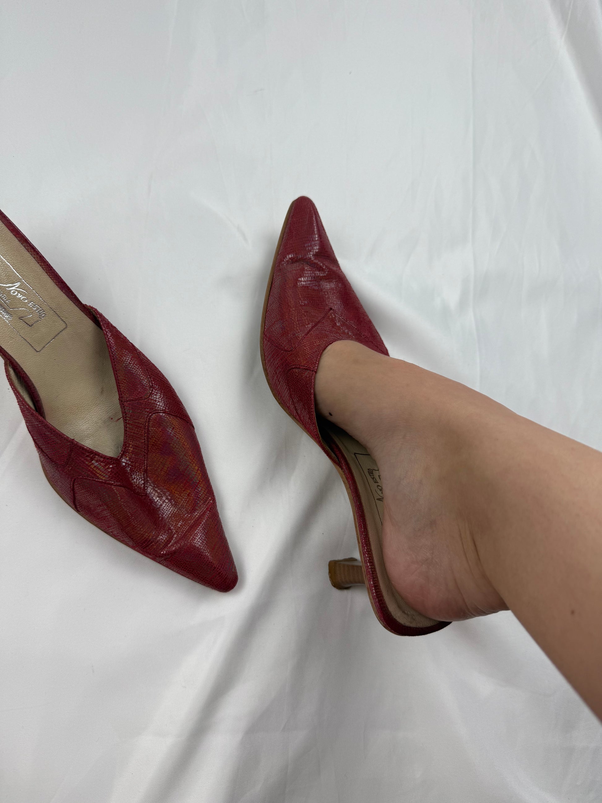 Red pointed toes kitten heels mules (39)