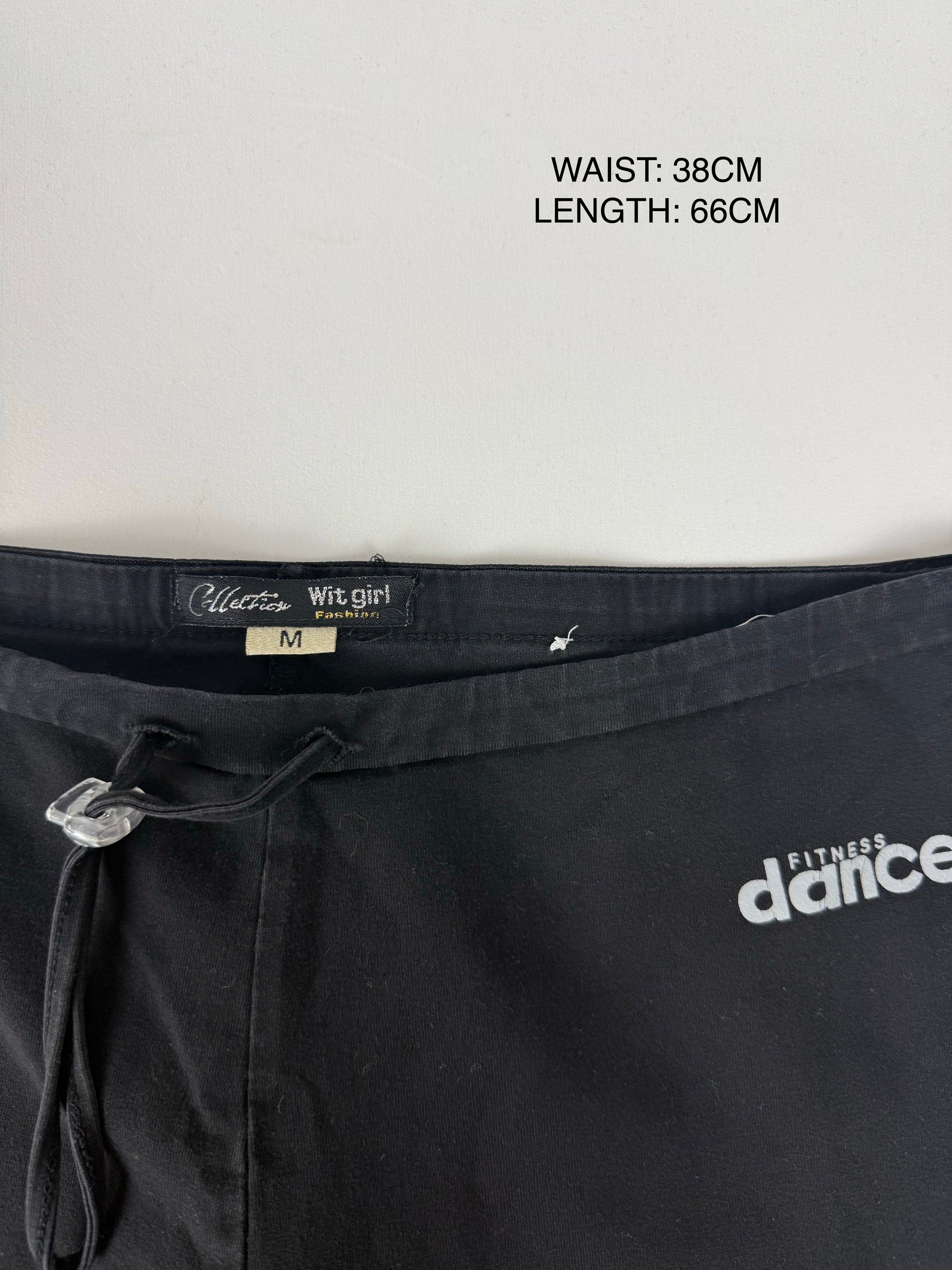 Black activewear low rise capri pants (M)