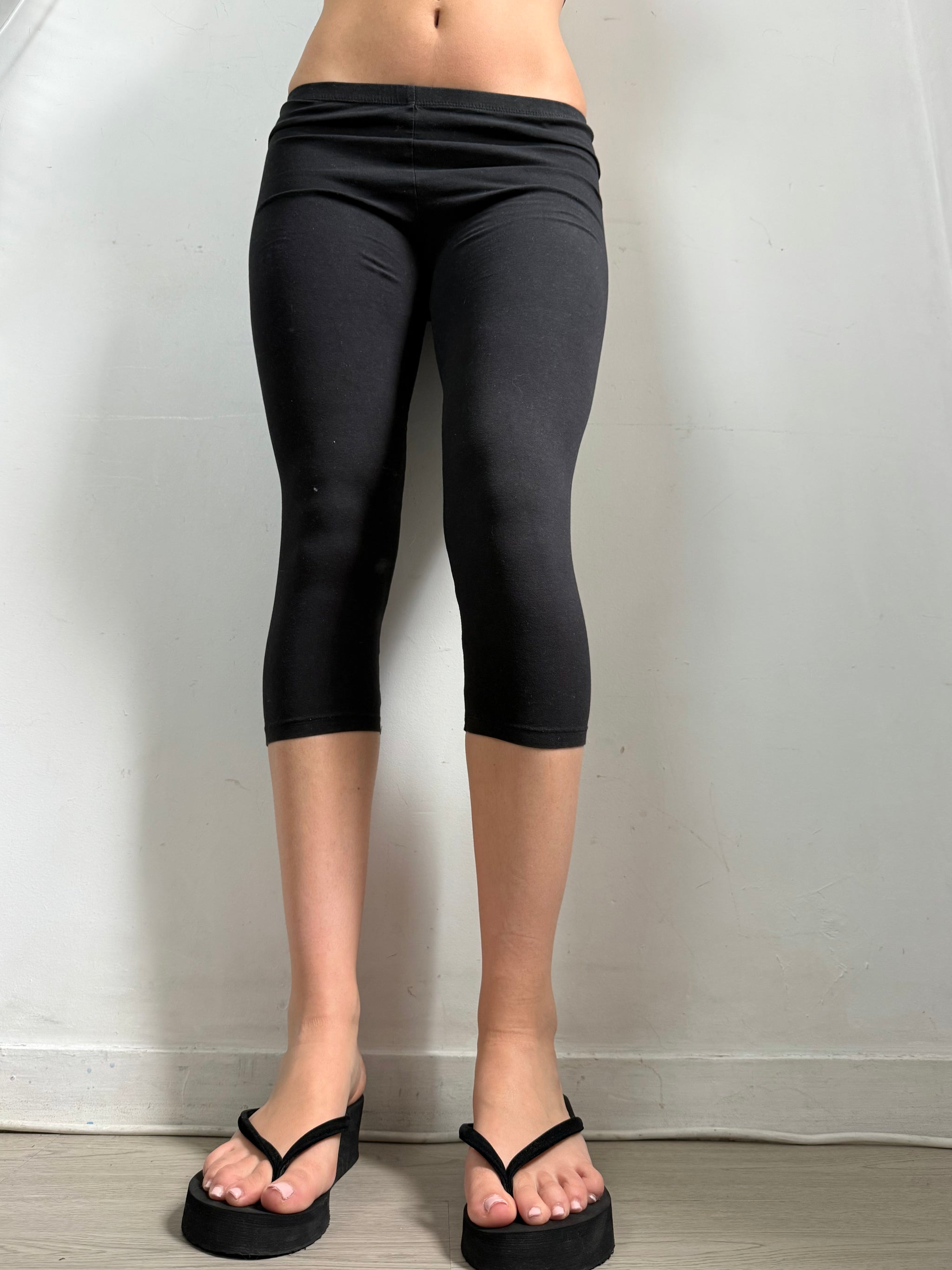 Black cotton low rise capri leggings pants (S/M)
