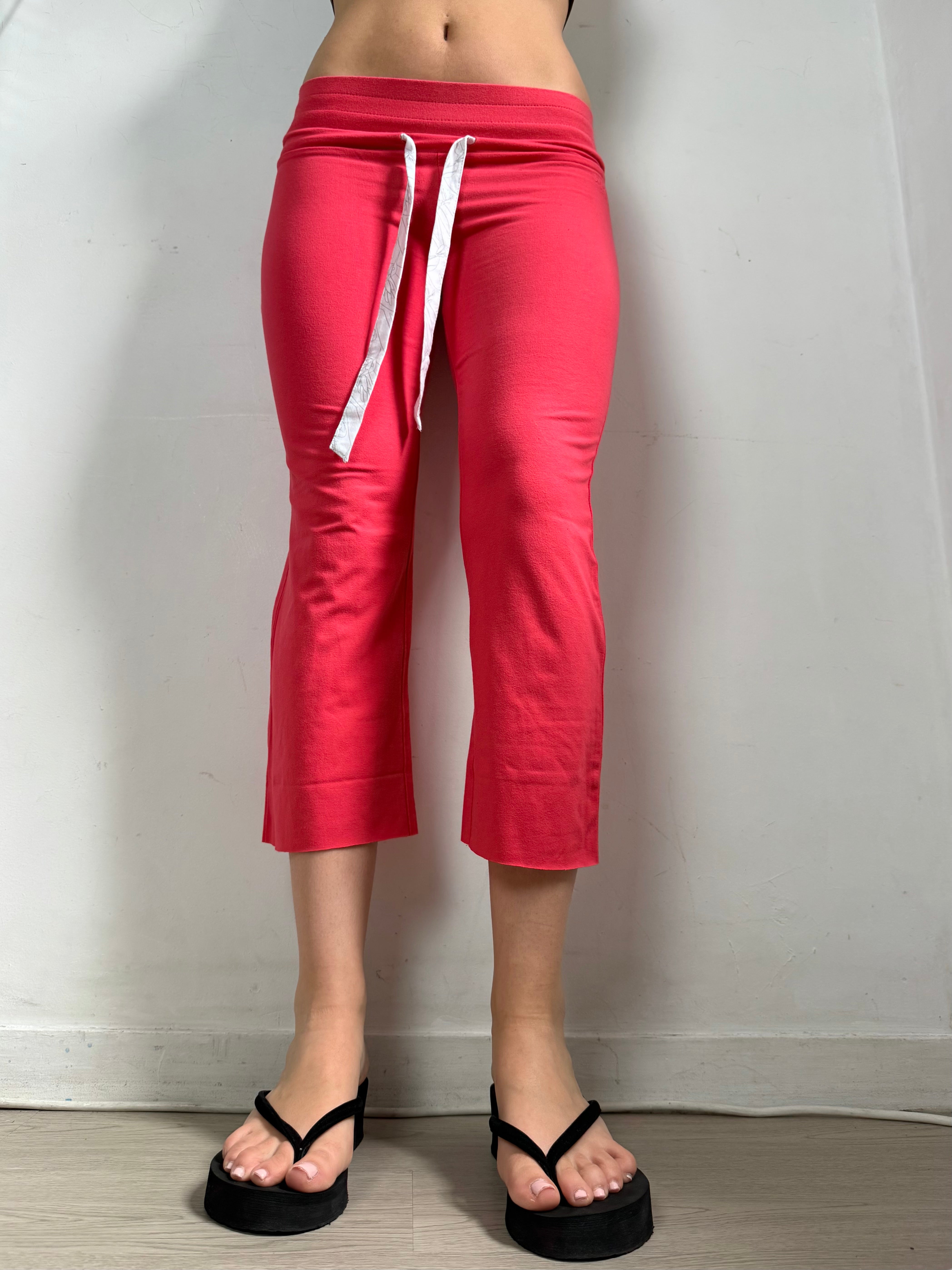 Red cotton low rise activewear capri pants (S)