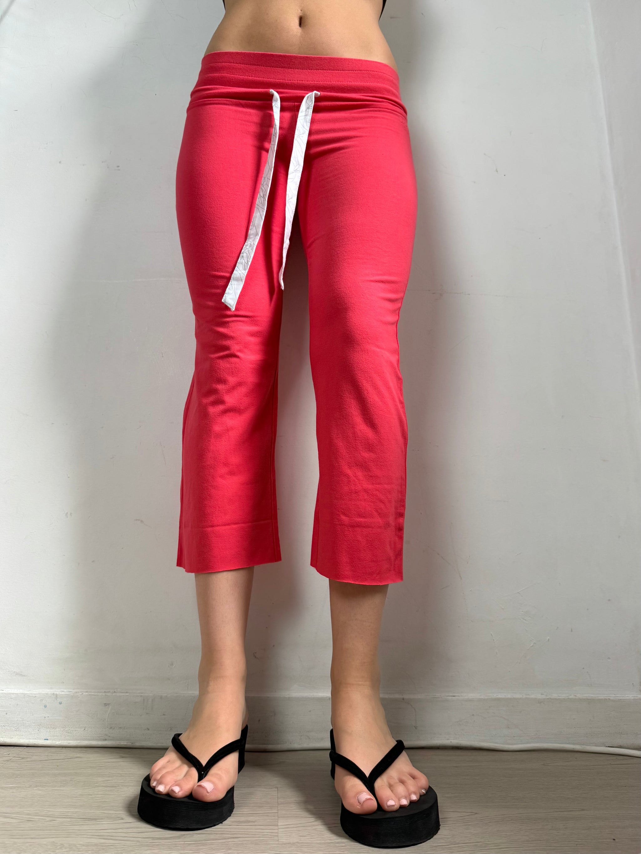 Red cotton low rise activewear capri pants (S)