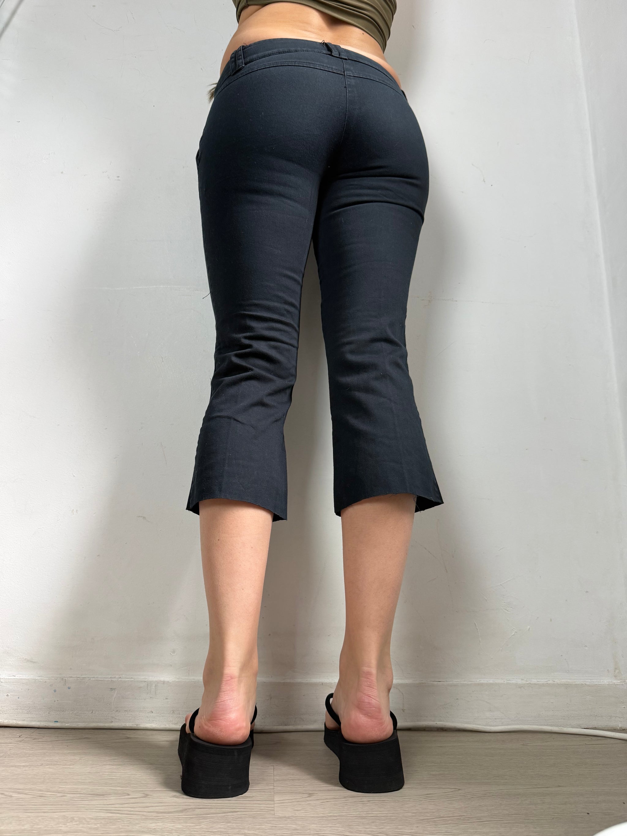 Black low rise capri pants (S)