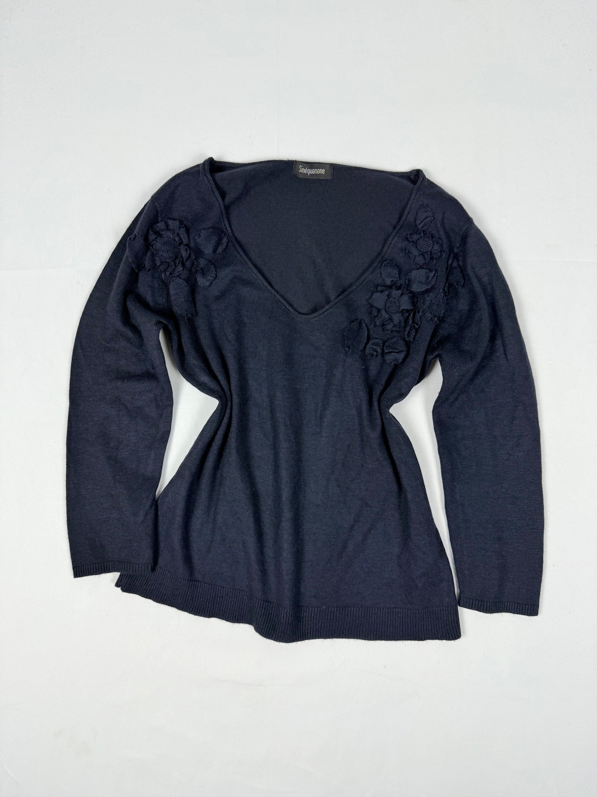 Navy flower appliquée super soft jumper (S/M)