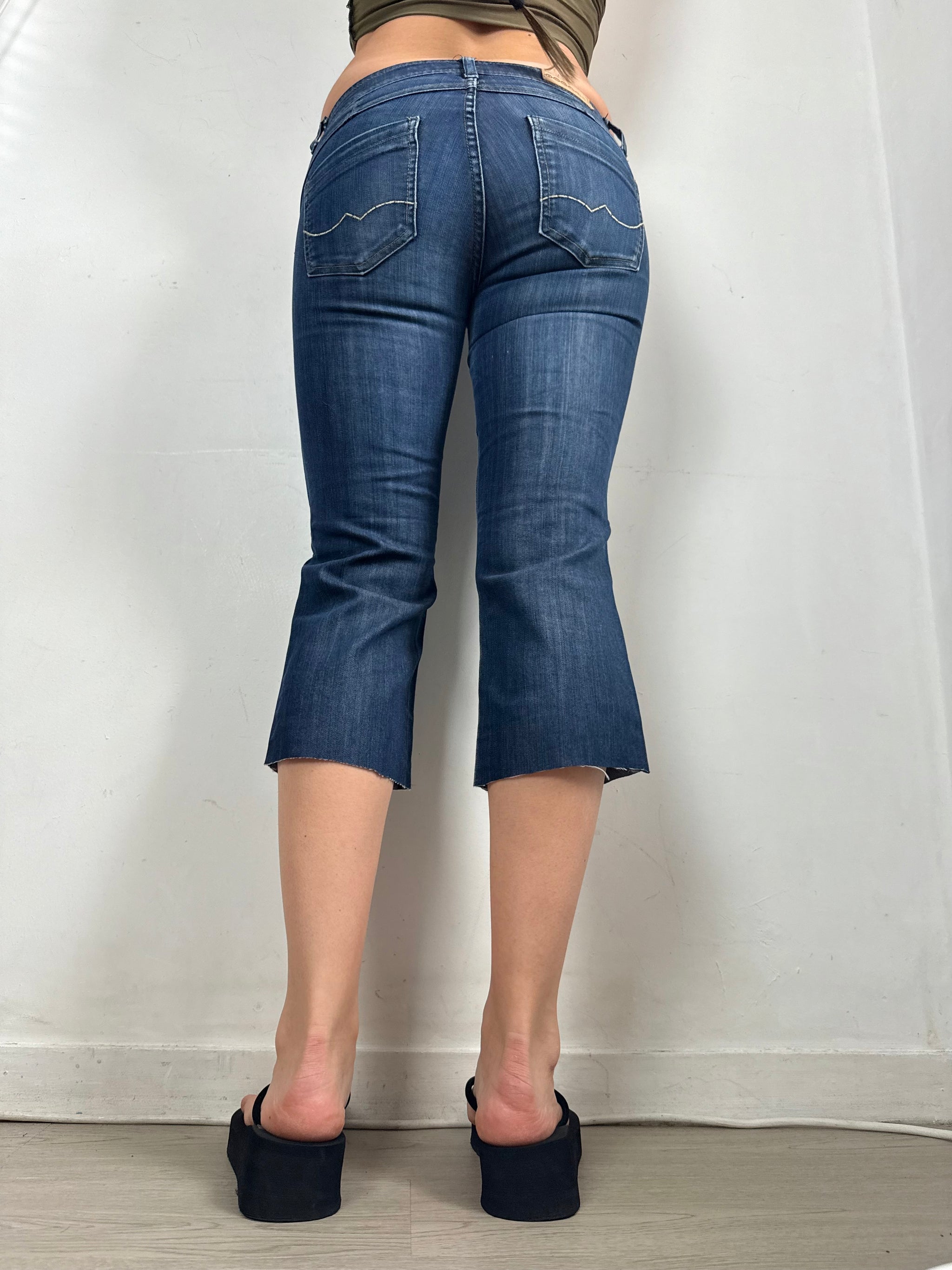 Navy low rise denim capri pants (S)