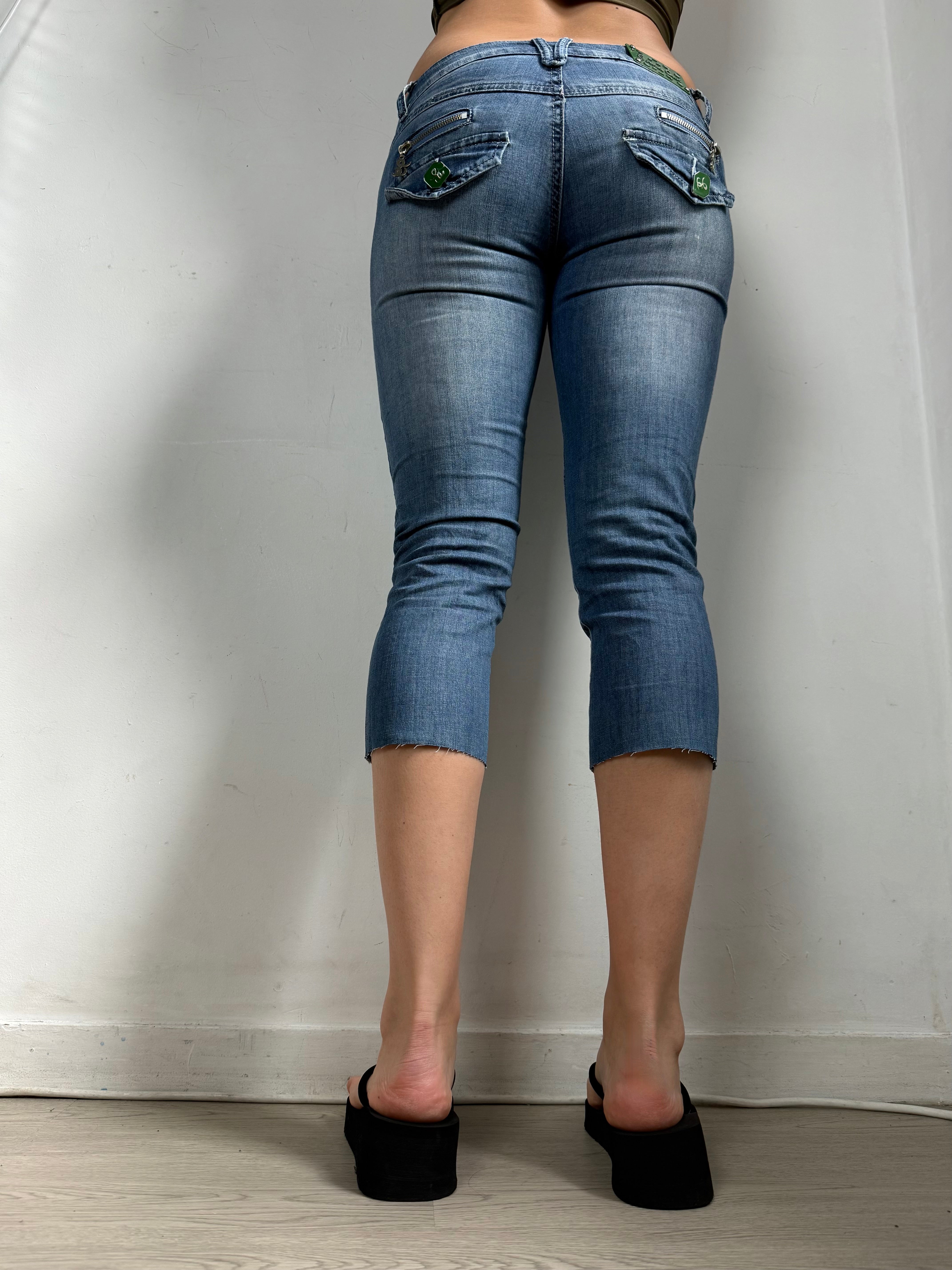 Blue denim low rise capri pants (XS/S)