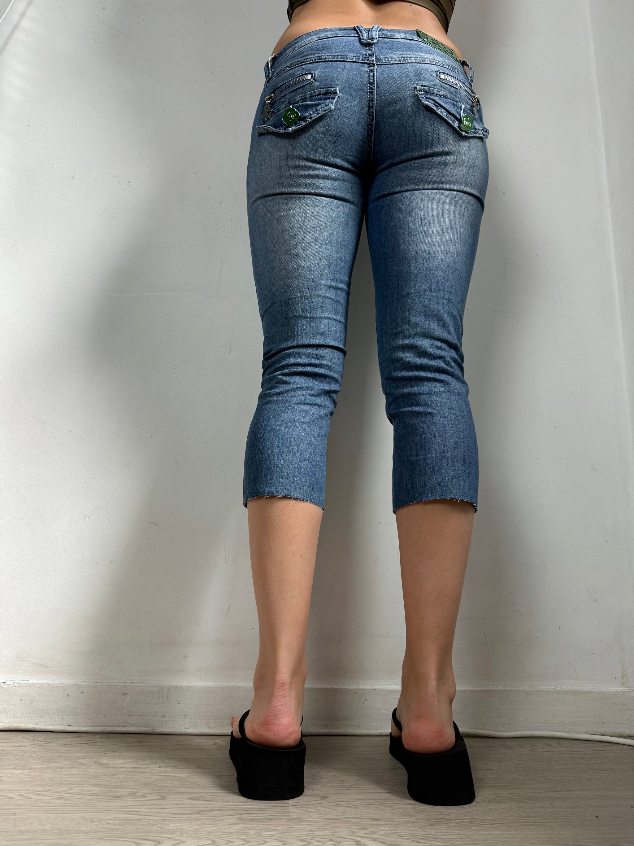Blue denim low rise capri pants (XS/S)