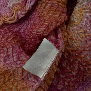 Pink ruched graphic stretchy tee (M/L)