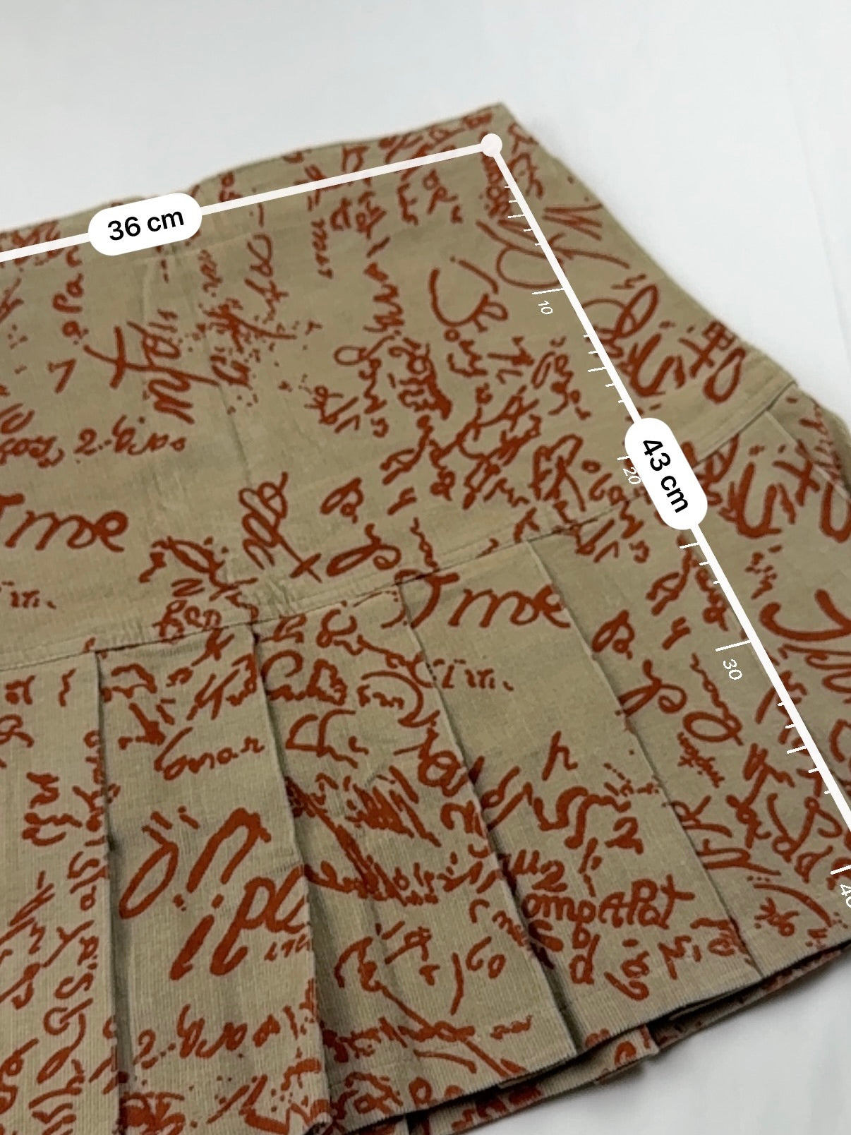 Beige graphic denim velvet pleated mini skirt (S/M)