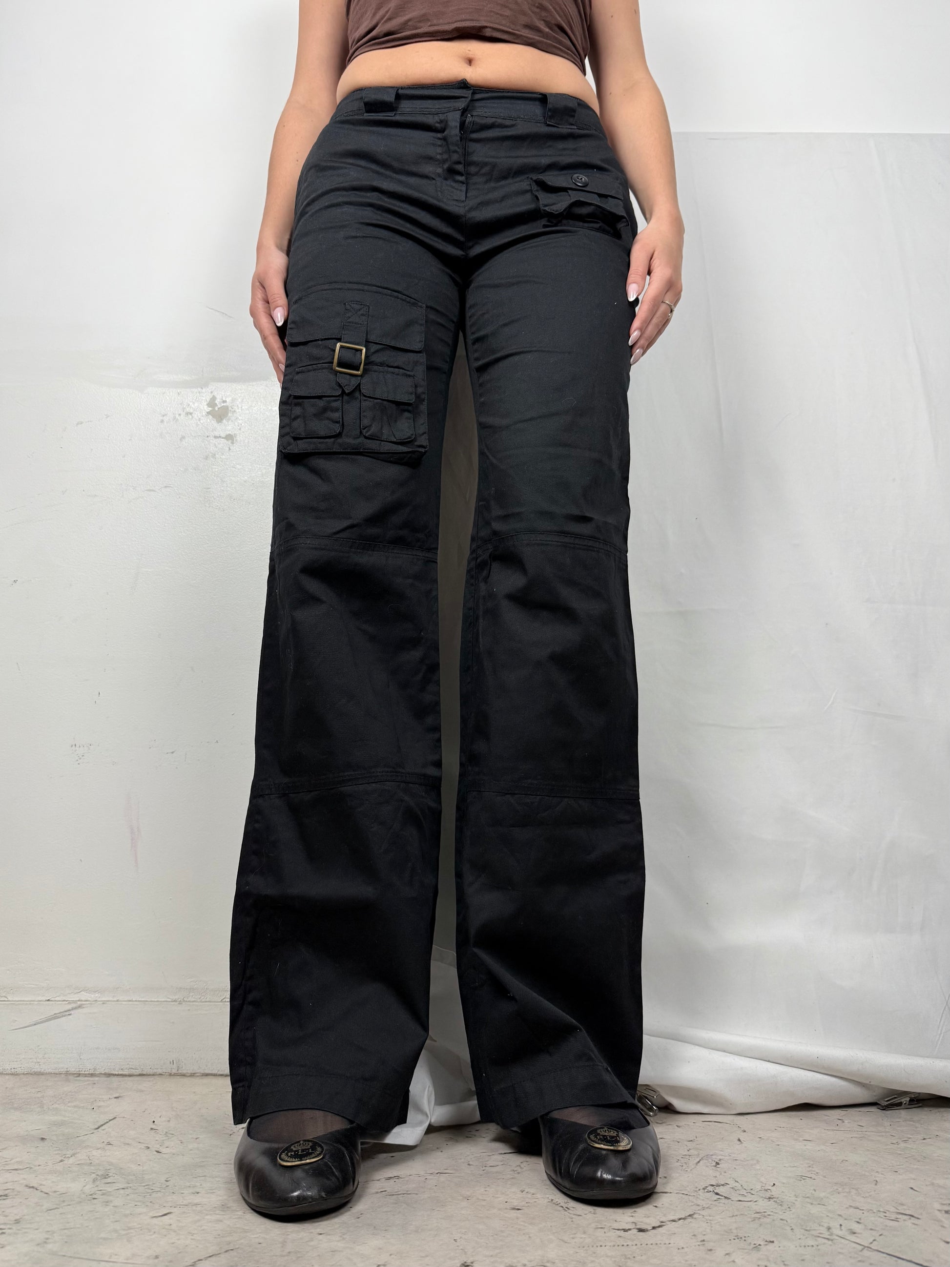 Black low rise cargo baggy pants (M)