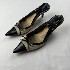 Beige real leather pointed toes kitten heels (37.5)