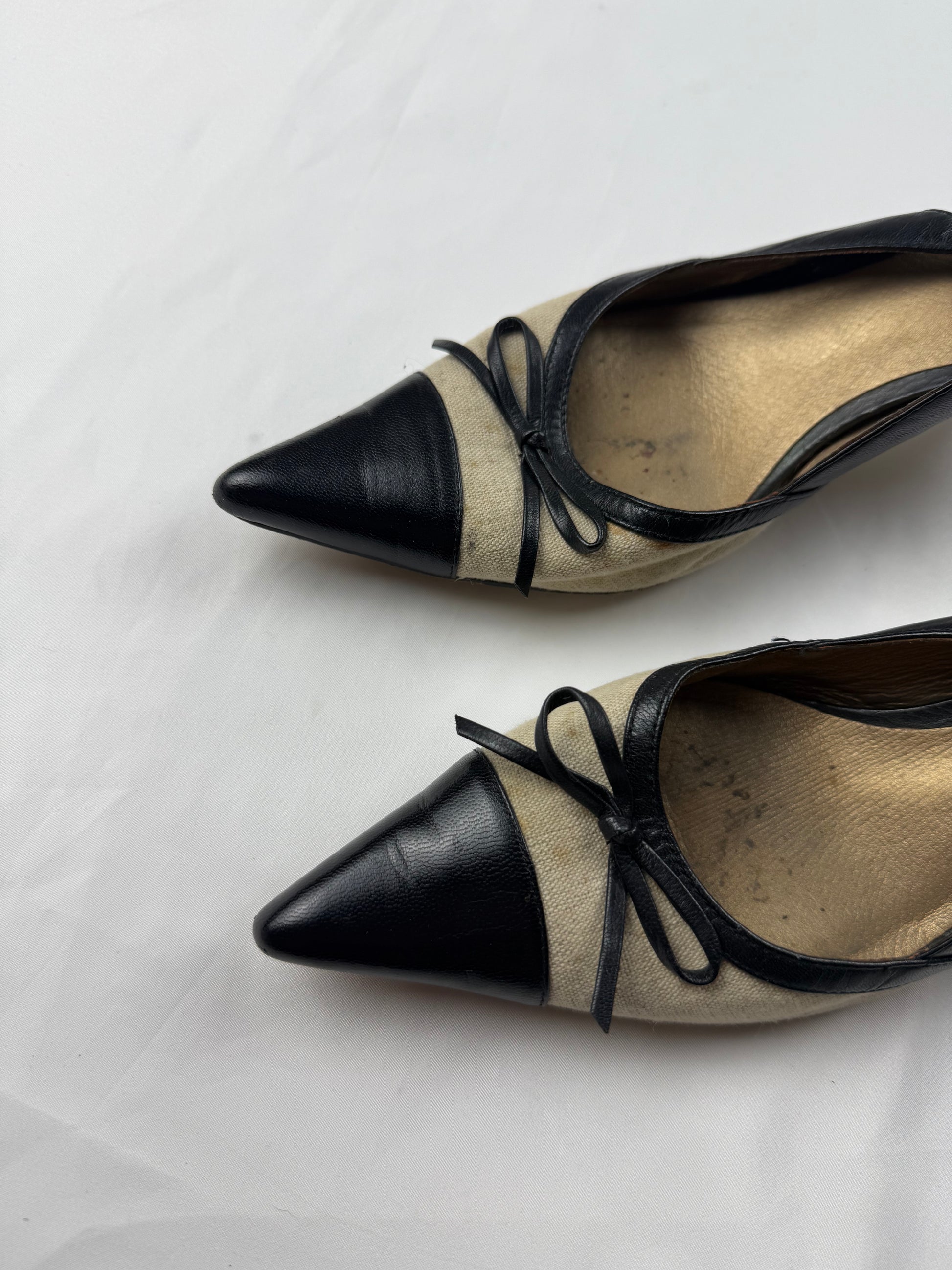 Beige real leather pointed toes kitten heels (37.5)