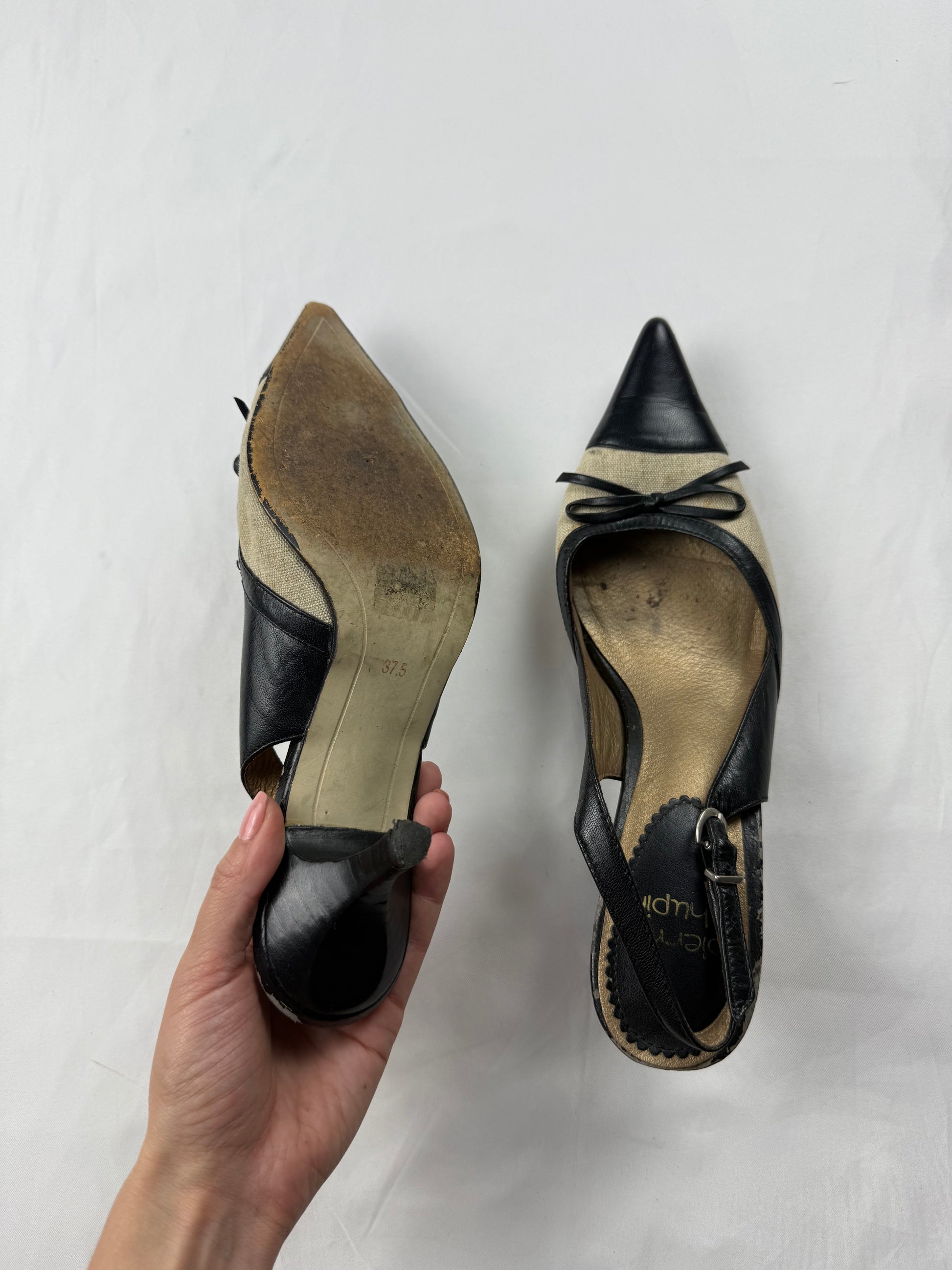 Beige real leather pointed toes kitten heels (37.5)