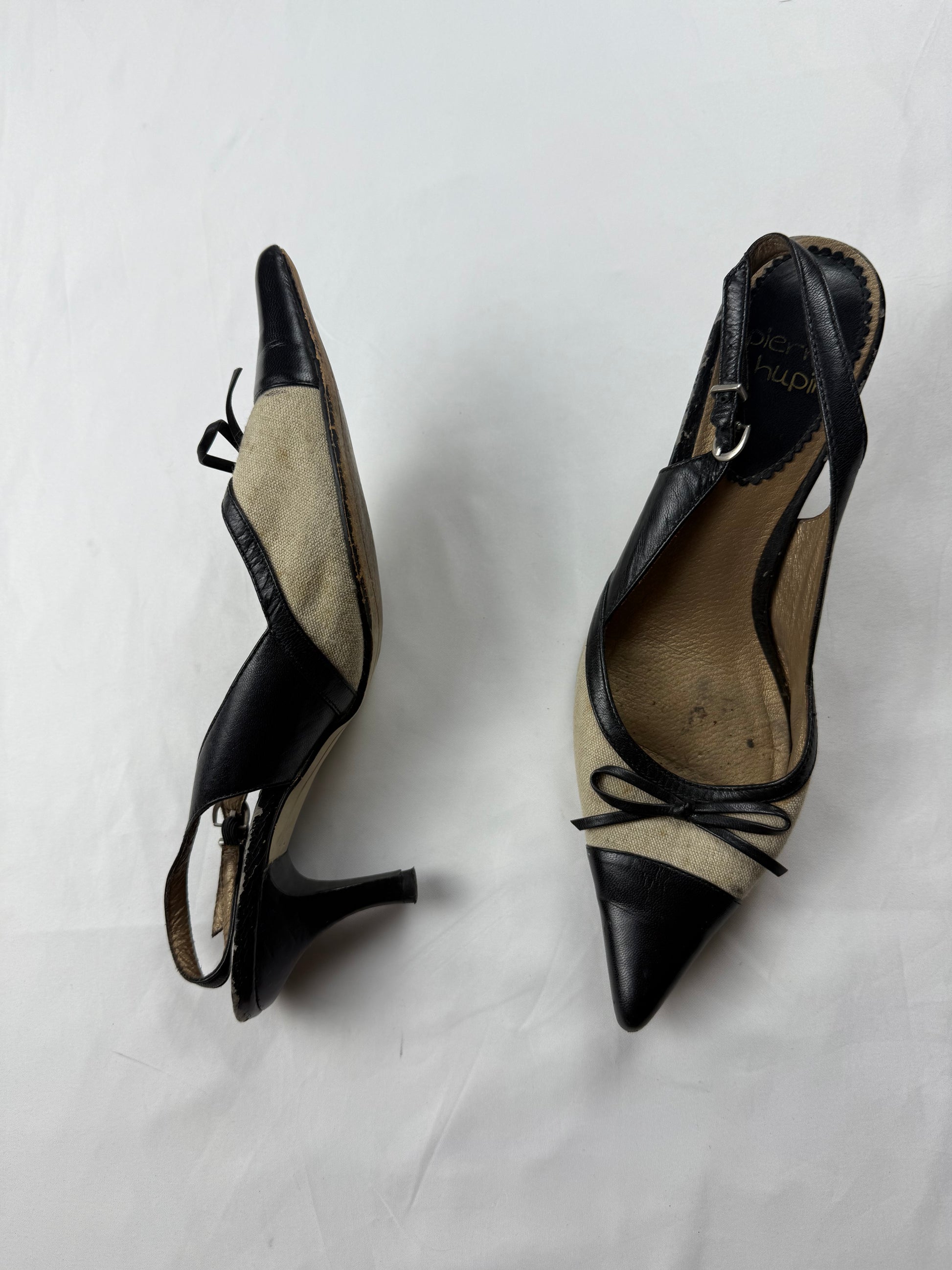 Beige real leather pointed toes kitten heels (37.5)