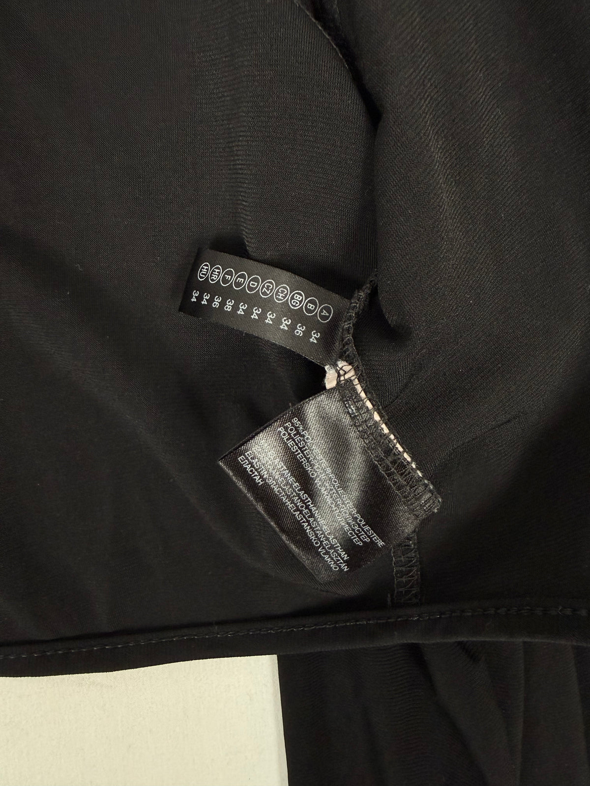 Haut à manches longues à rayures noires avec capuche (XS)