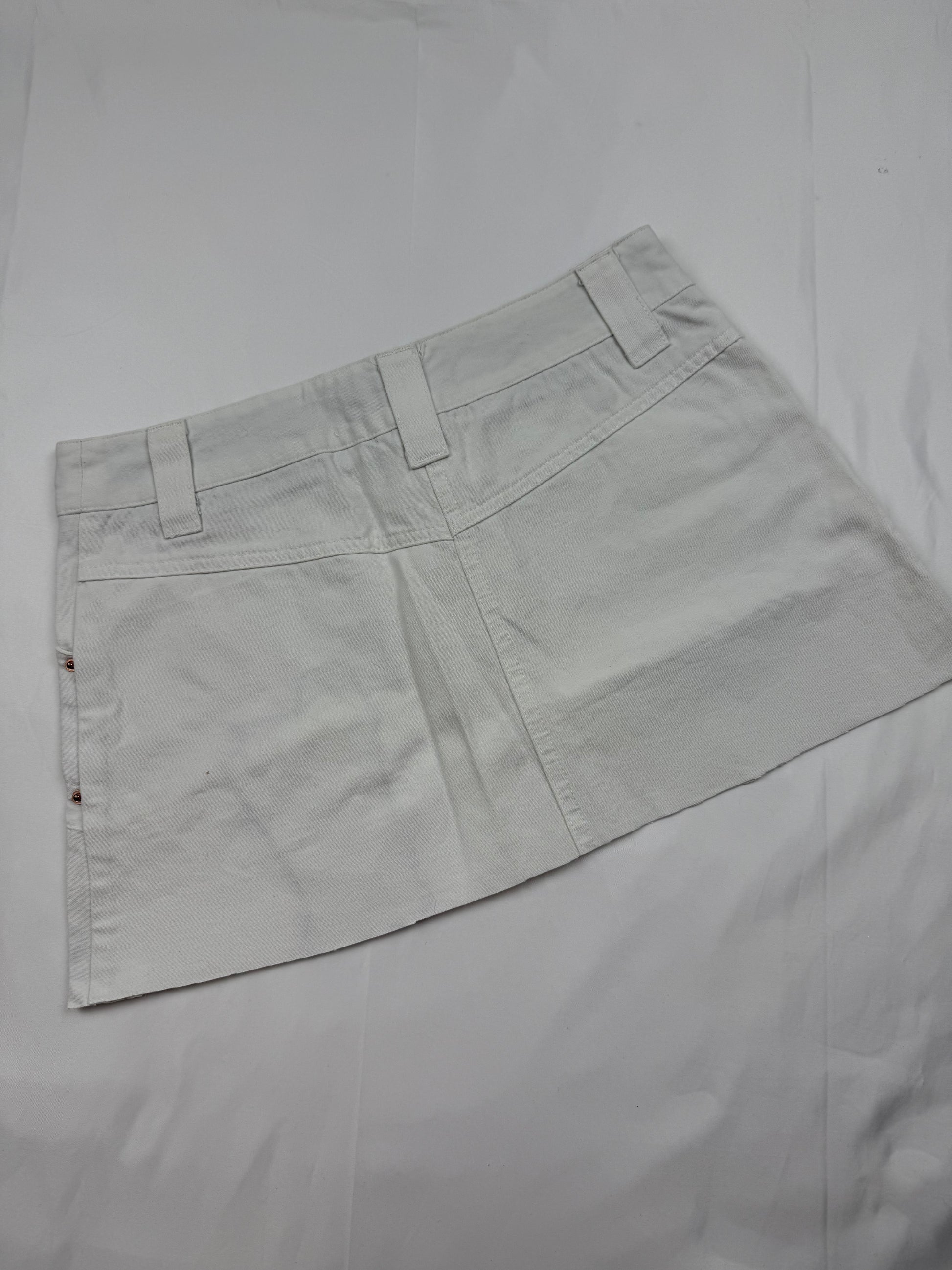 White denim low rise mini skirt (XS)