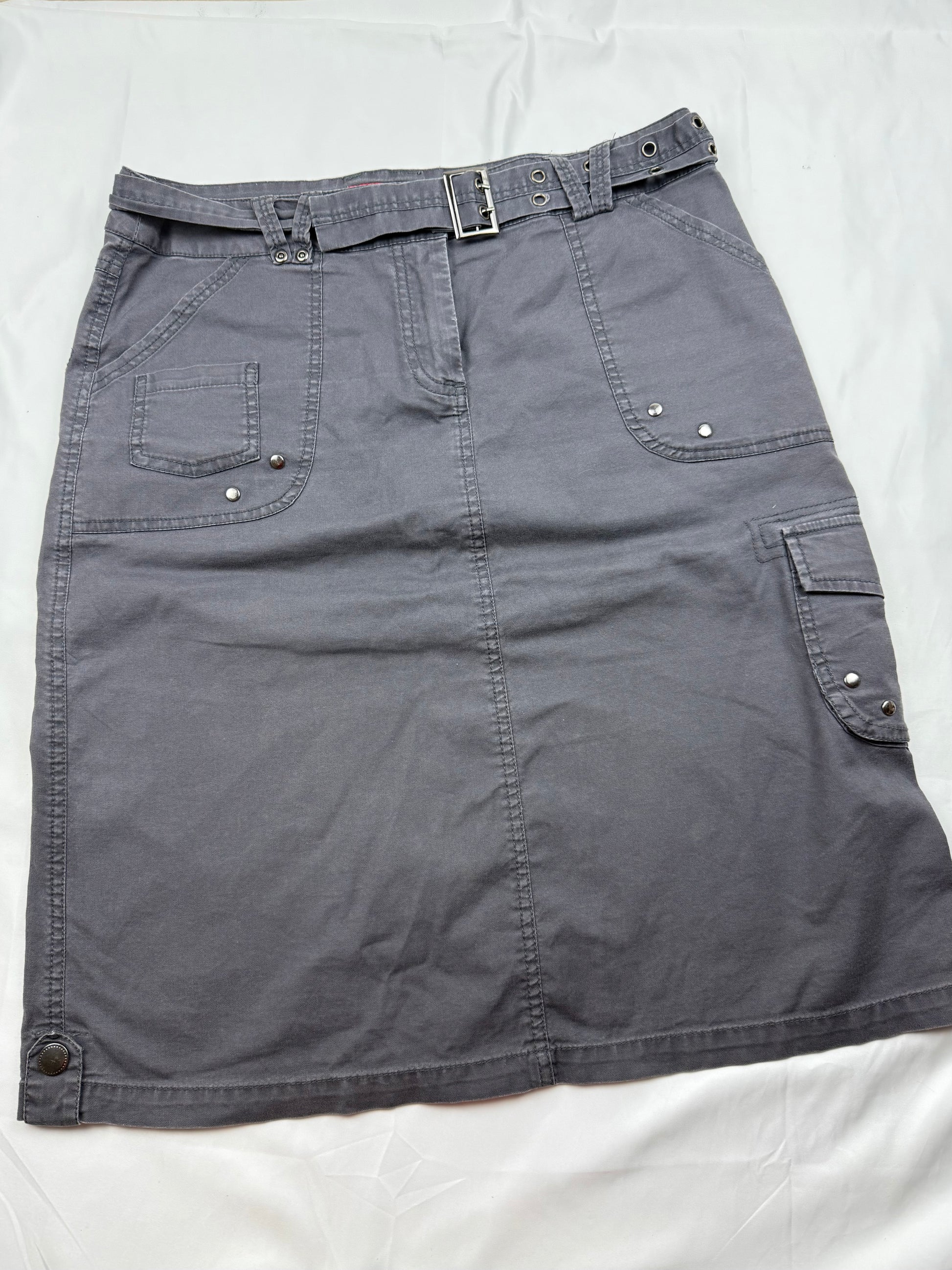 Grey cargo mid skirt with removable belt  (M)