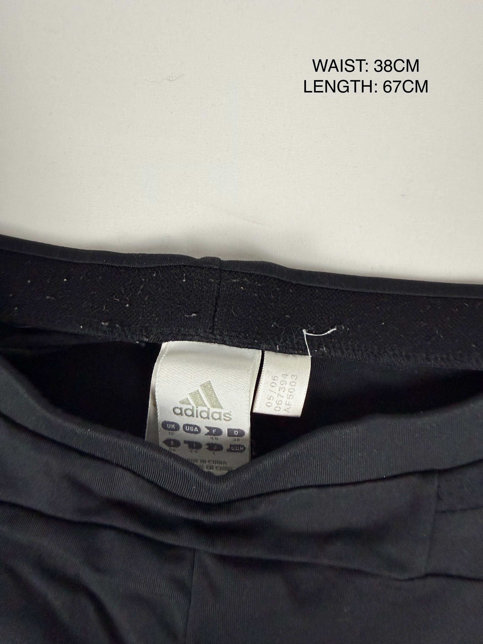 Black stretchy capri pants (L)