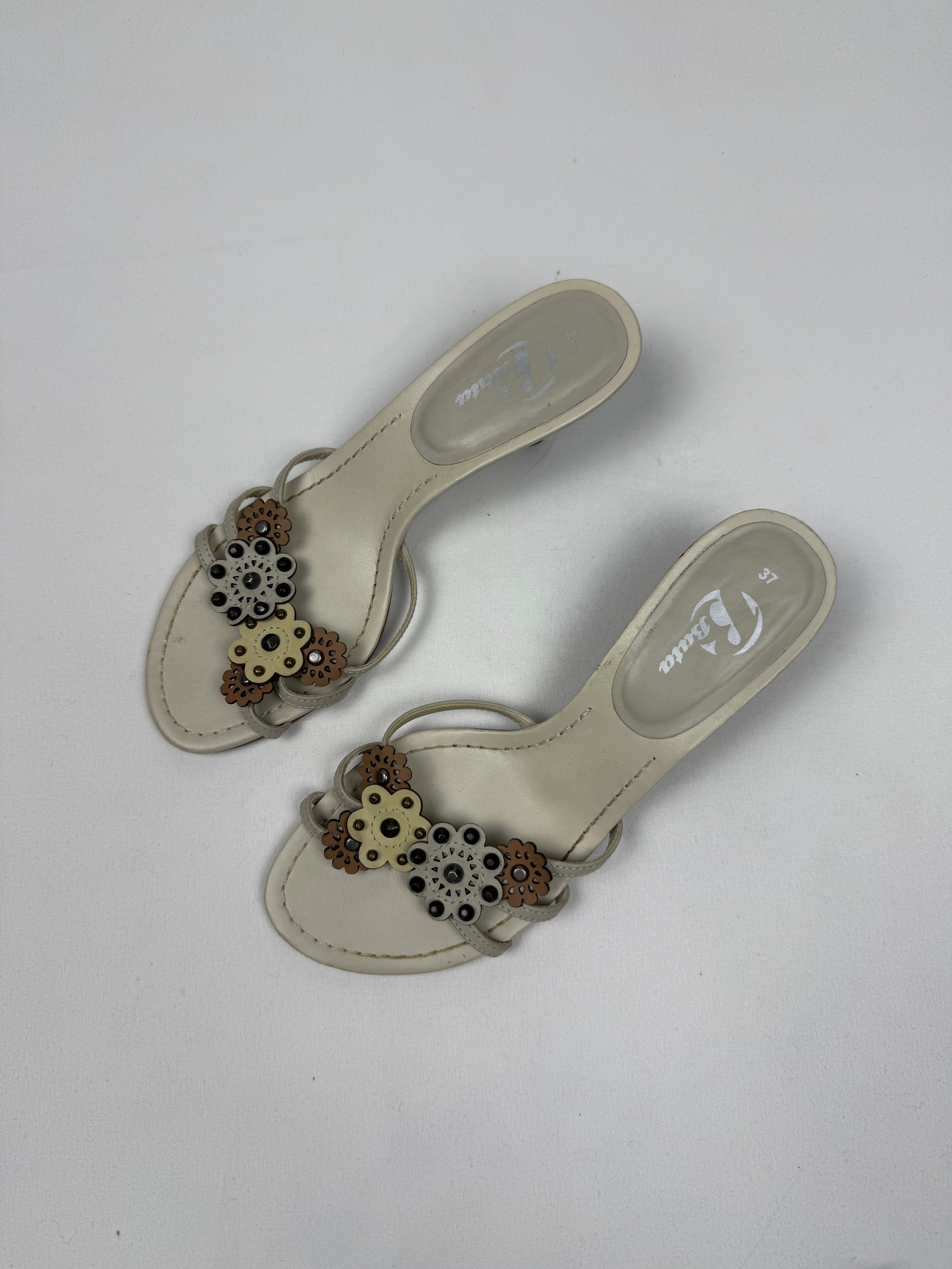 Beige real leather floral kitten heels mules (37)