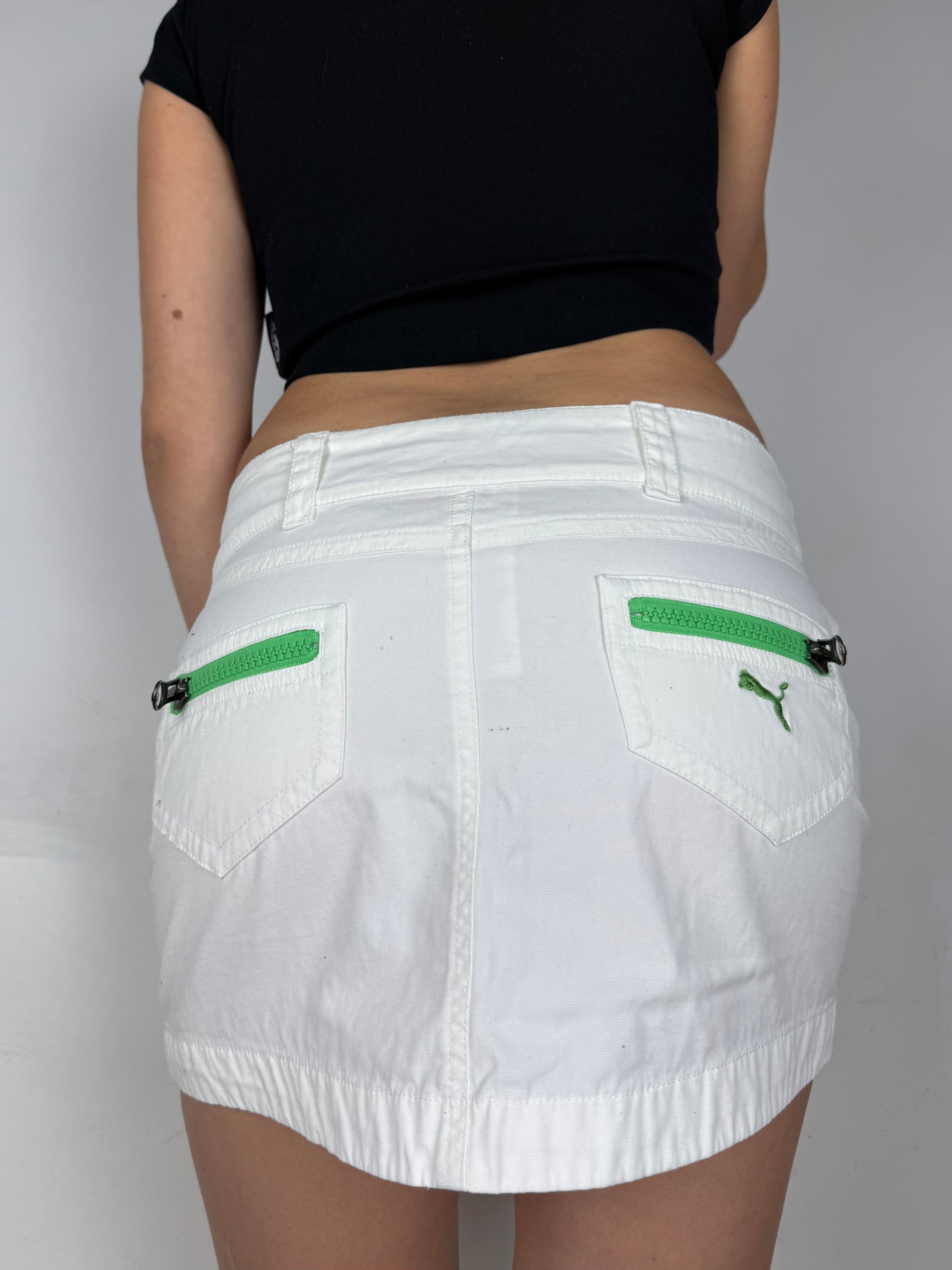 White low rise mini skirt (S/M)