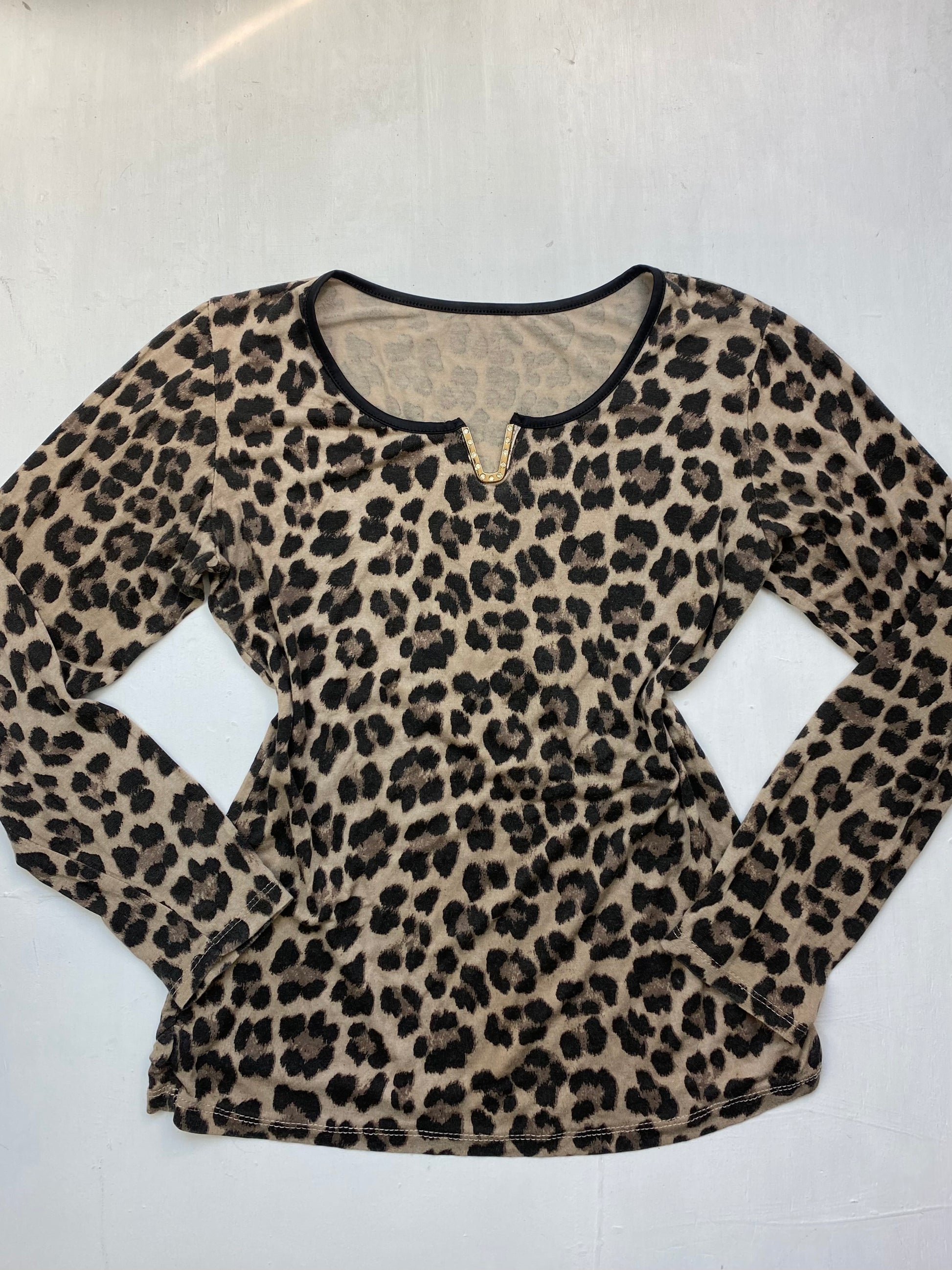 Beige panther print  long sleeves top (L)