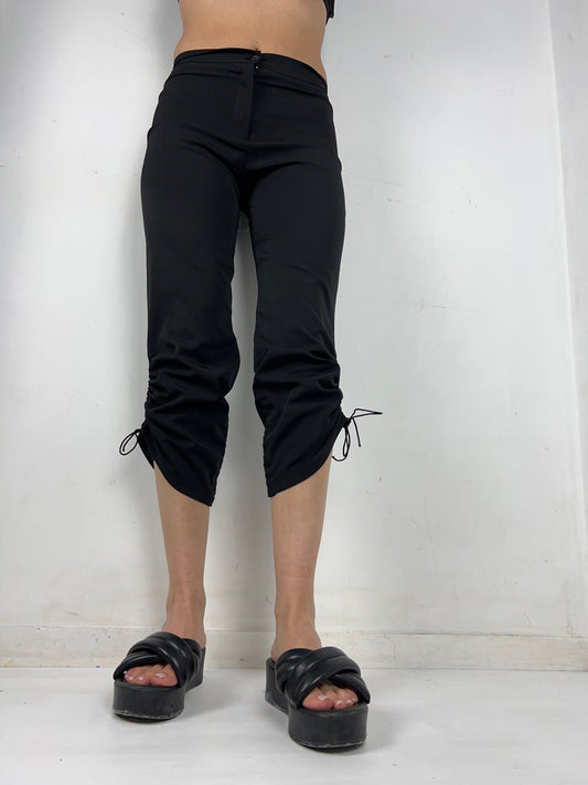 Black low rise capri ruched pants (S/M)