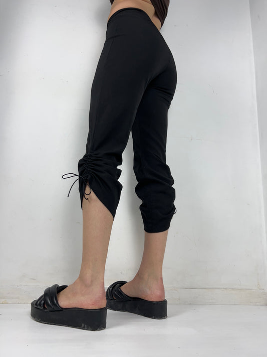 Black low rise capri ruched pants (S/M)
