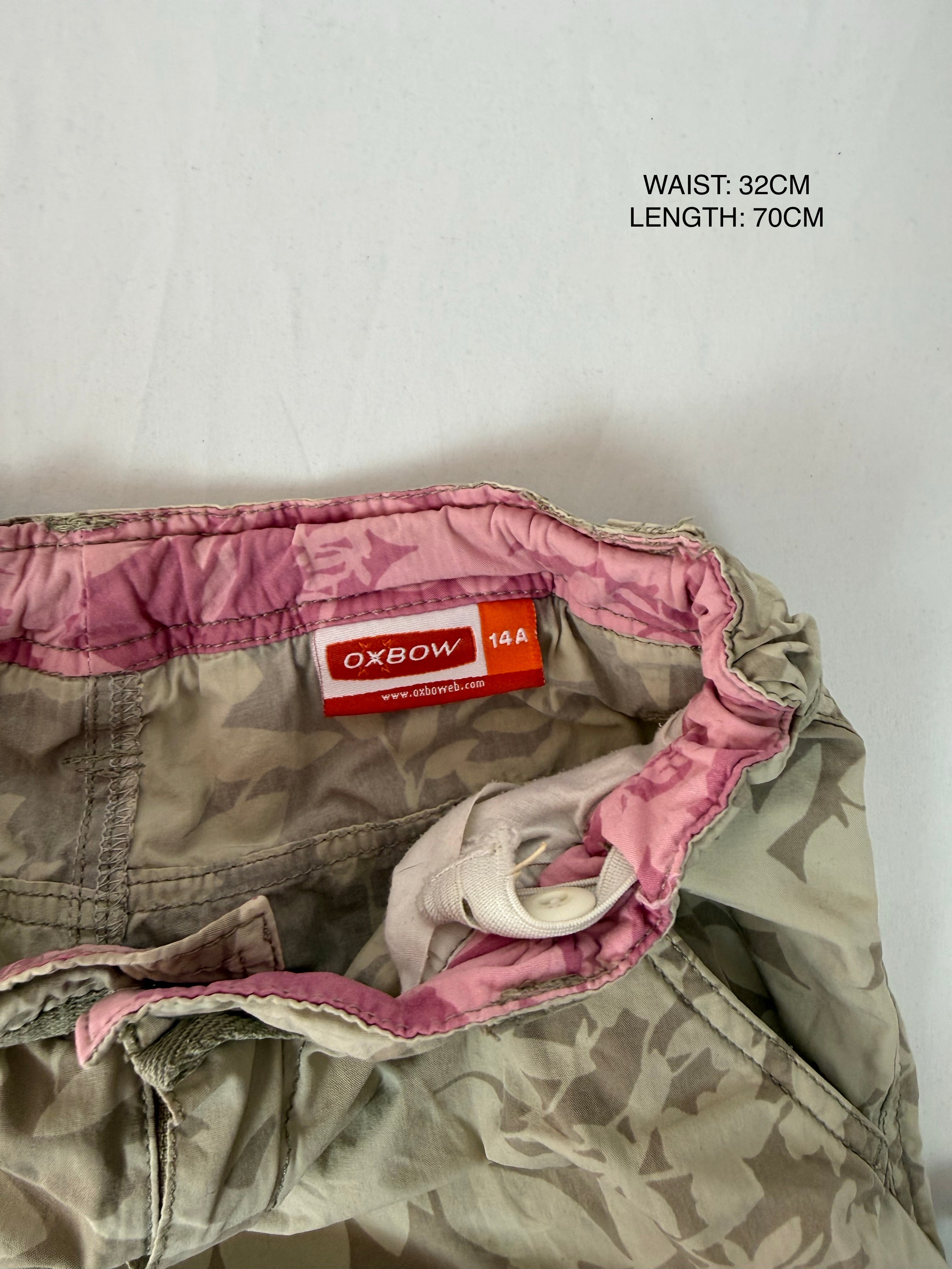 Khaki camo print low rise capri pants (XS)