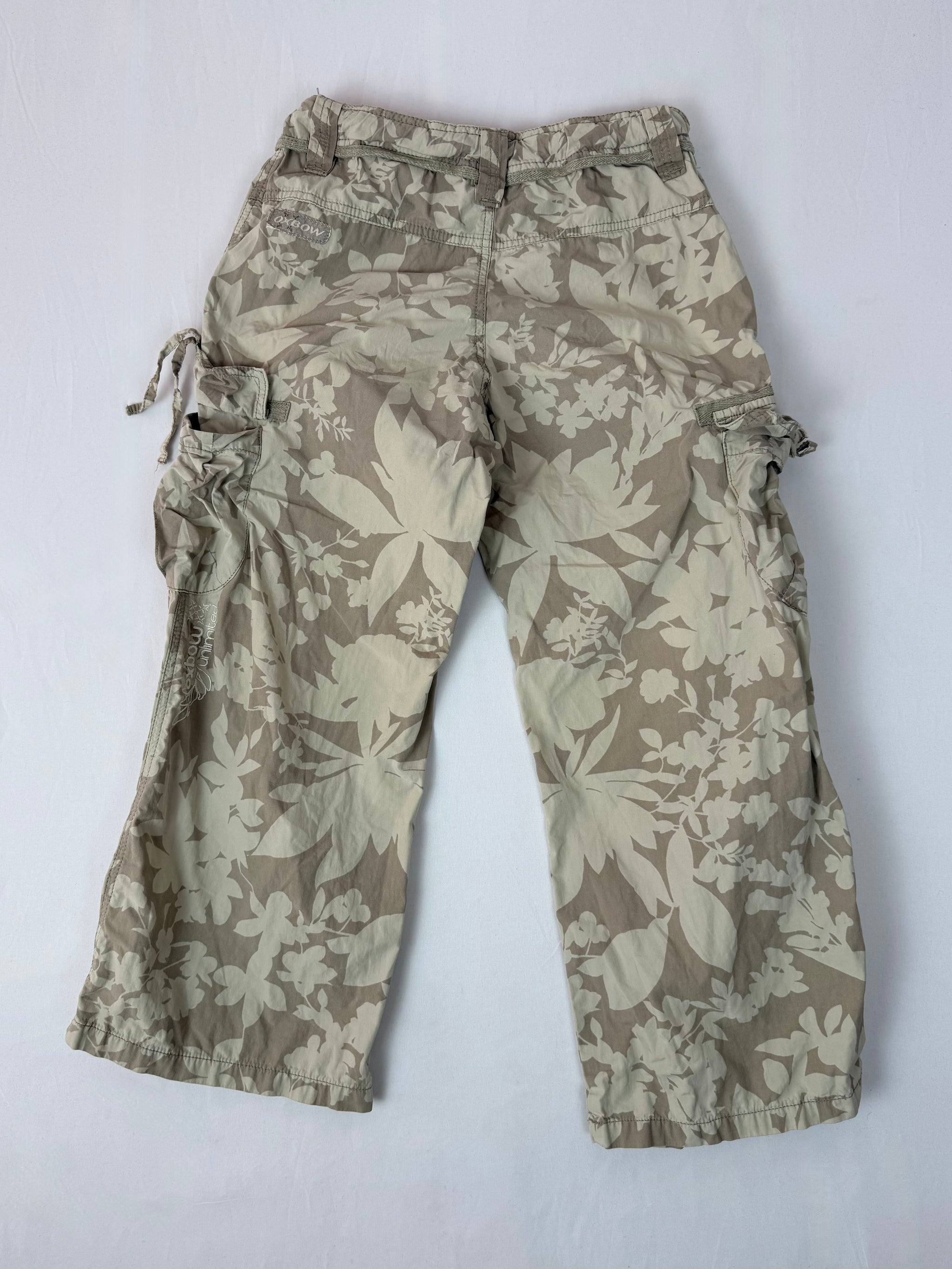 Khaki camo print low rise capri pants (XS)