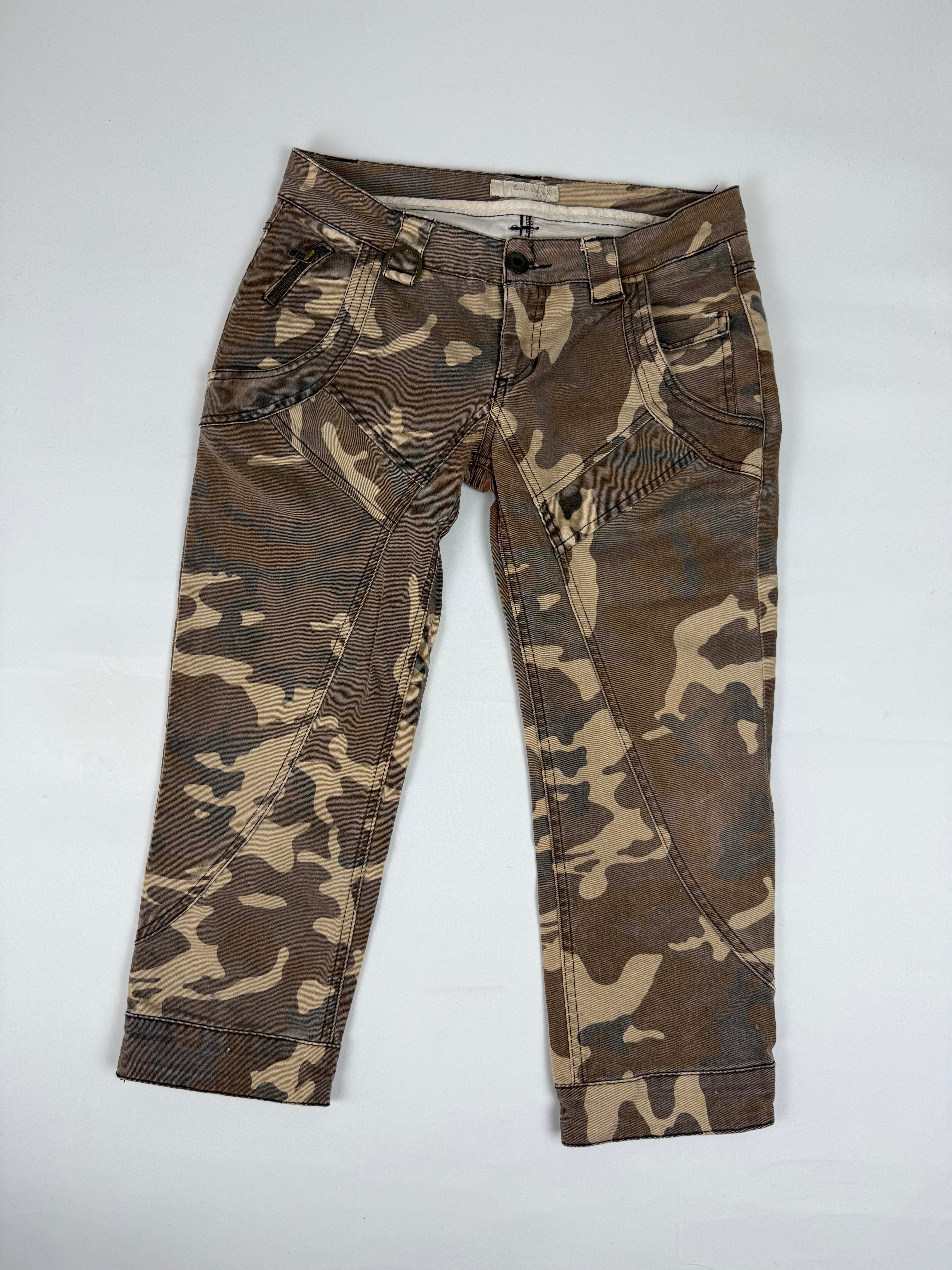 Khaki camo denim capri pants (M)
