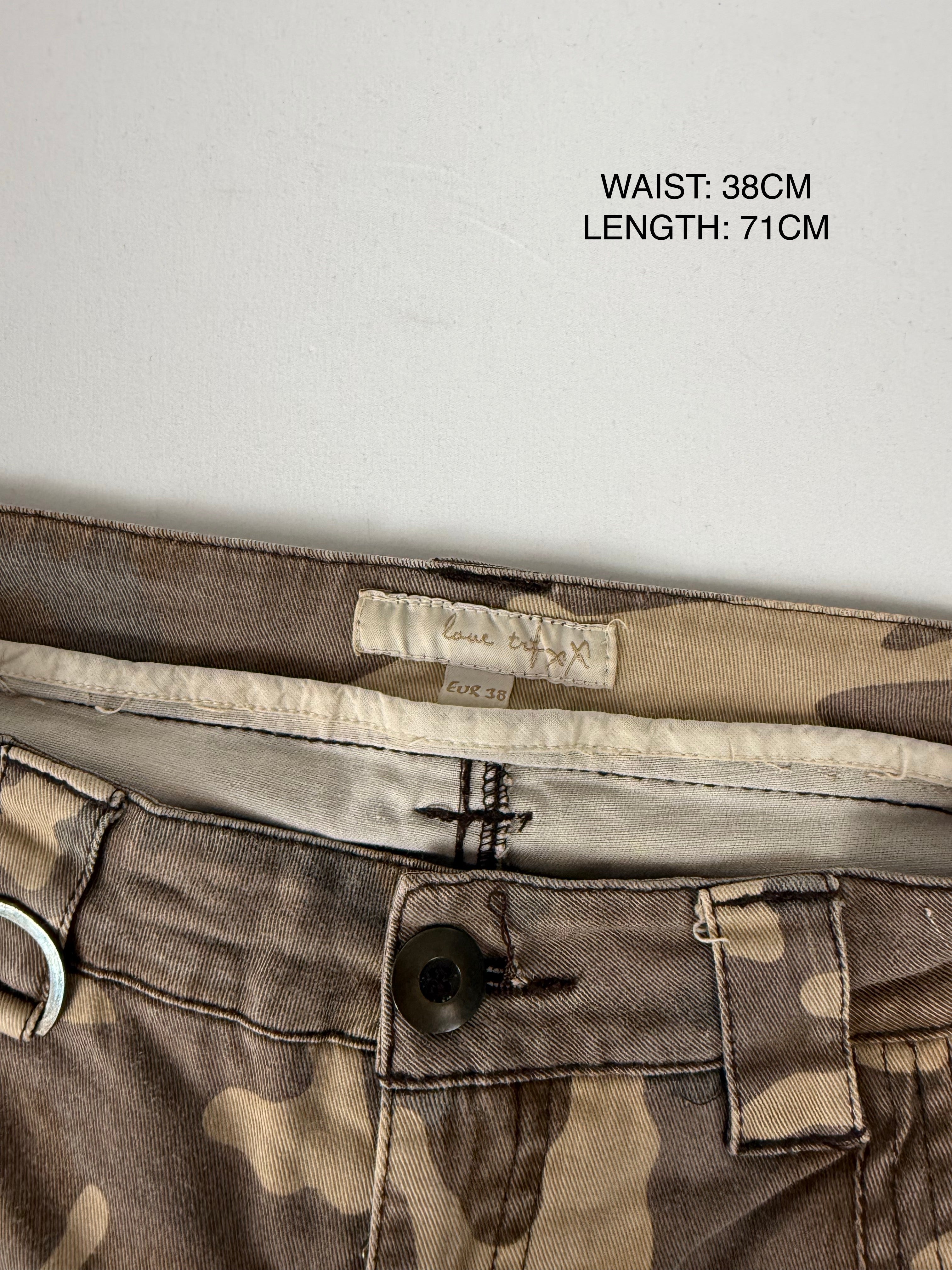 Khaki camo denim capri pants (M)