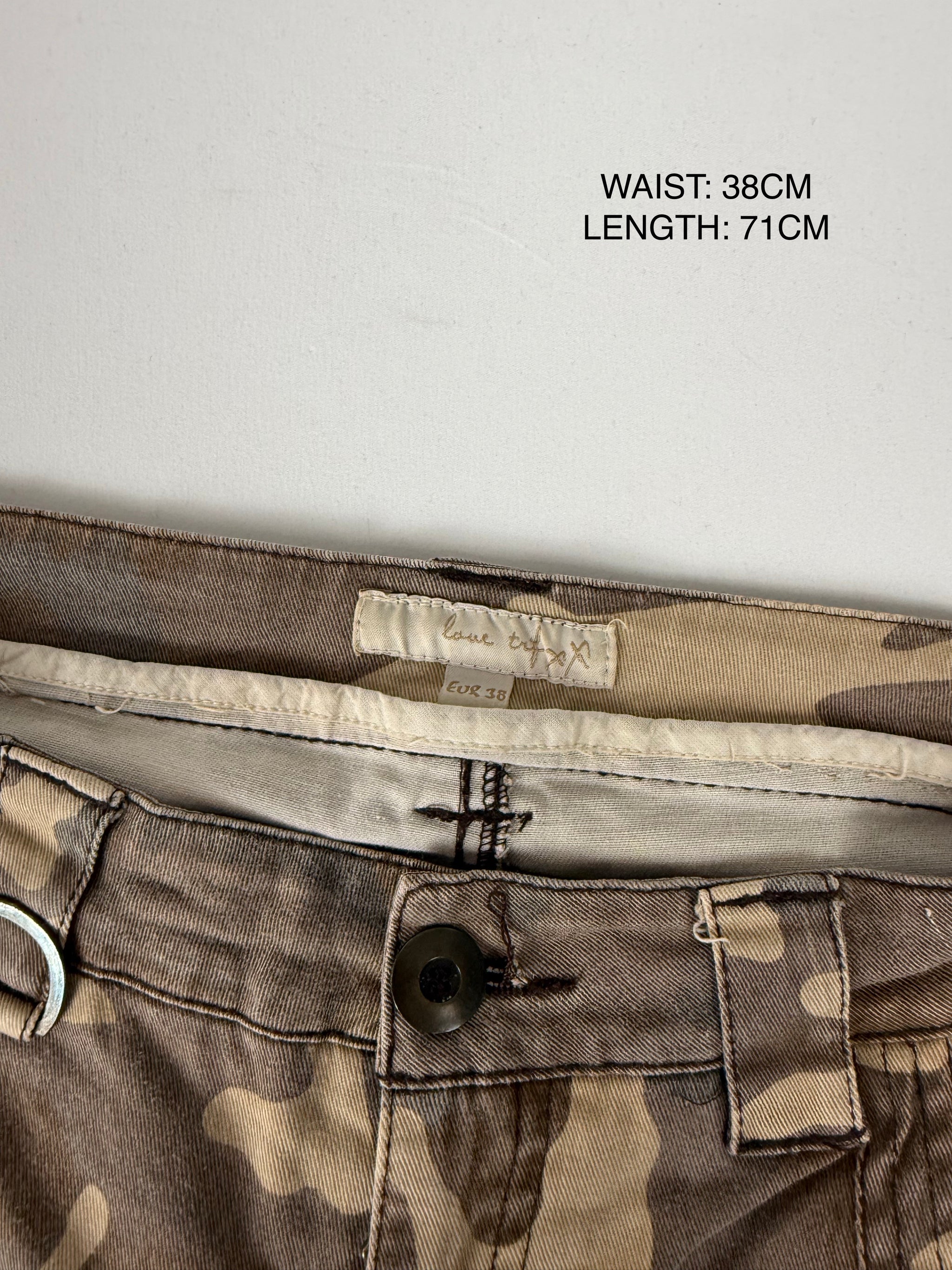 Khaki camo denim capri pants (M)
