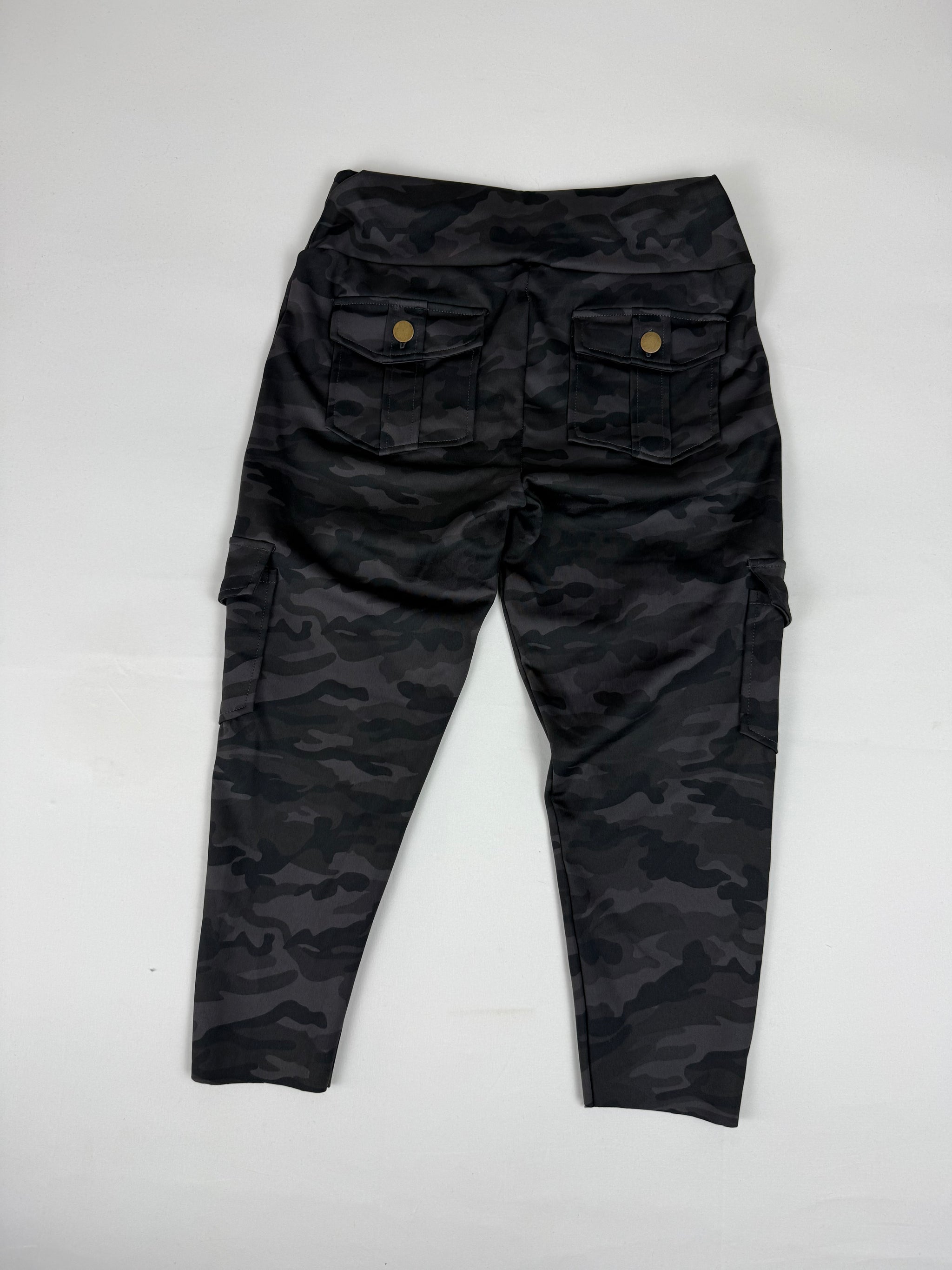 Grey camo capri pants (S)